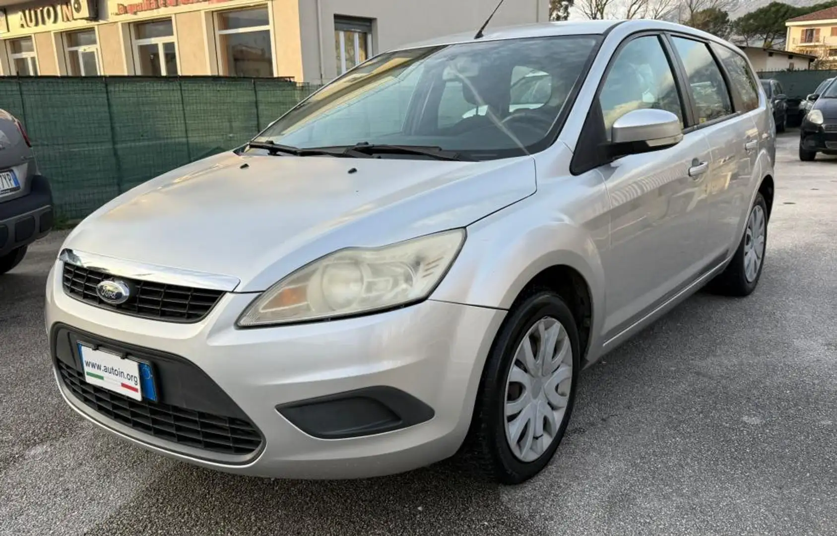 Ford Focus 1.6 tdci Ikon (+) 90cv Silber - 1