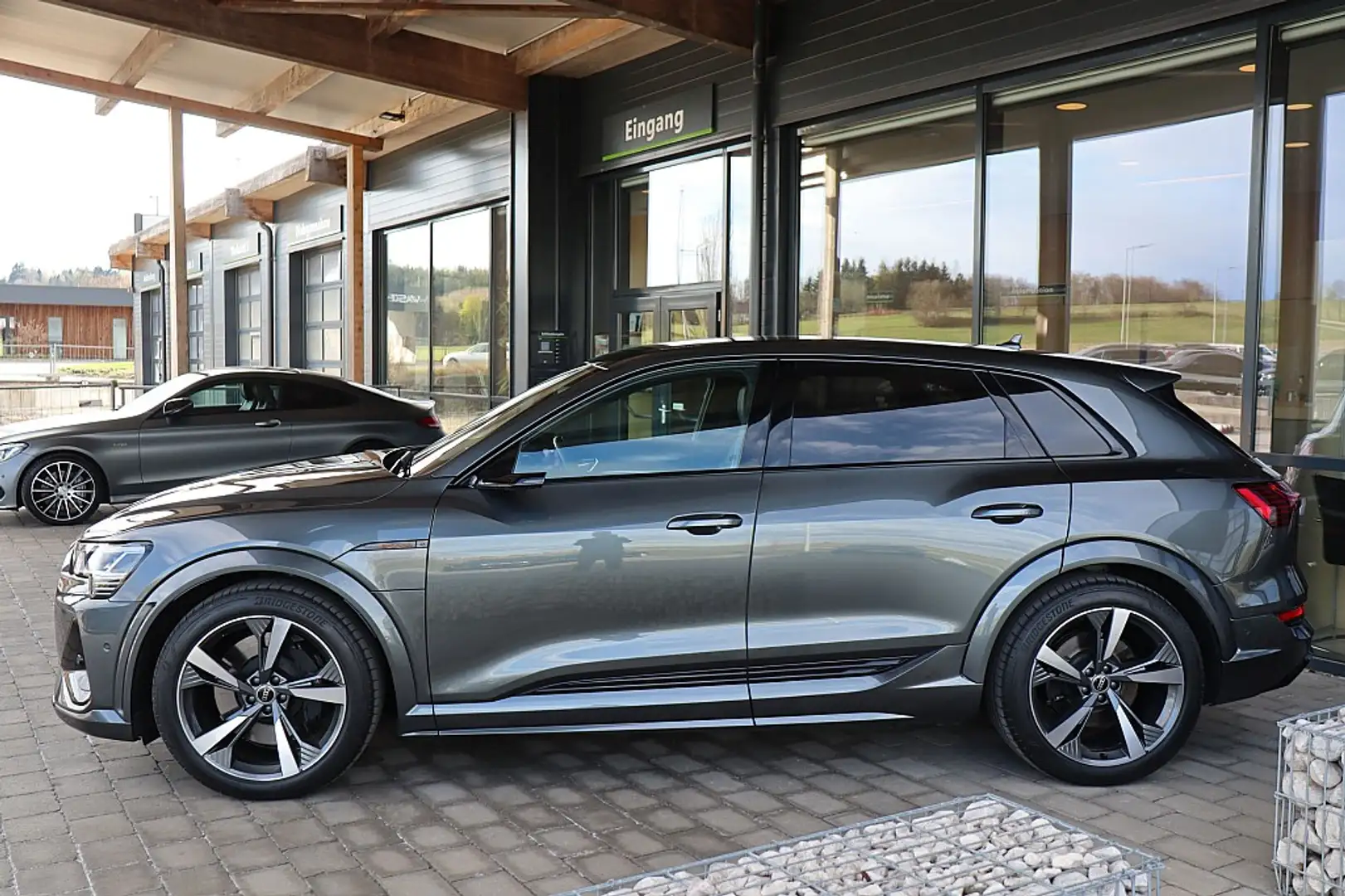 Audi e-tron quattro 95kWh S NP €135tsd ACC, AHK, DigitalMat... Grau - 2