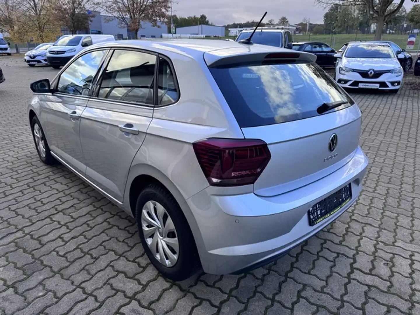 Volkswagen Polo VI Comfortline Grau - 2