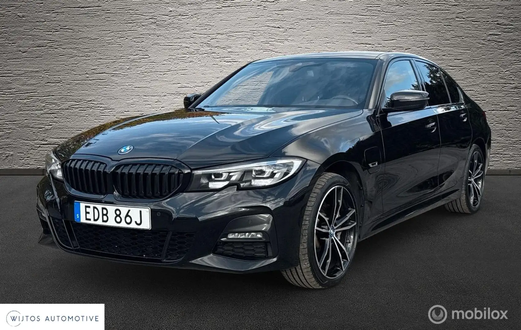 BMW 330 3-serie 330e xDrive M-Sport, trekhaak Zwart - 1