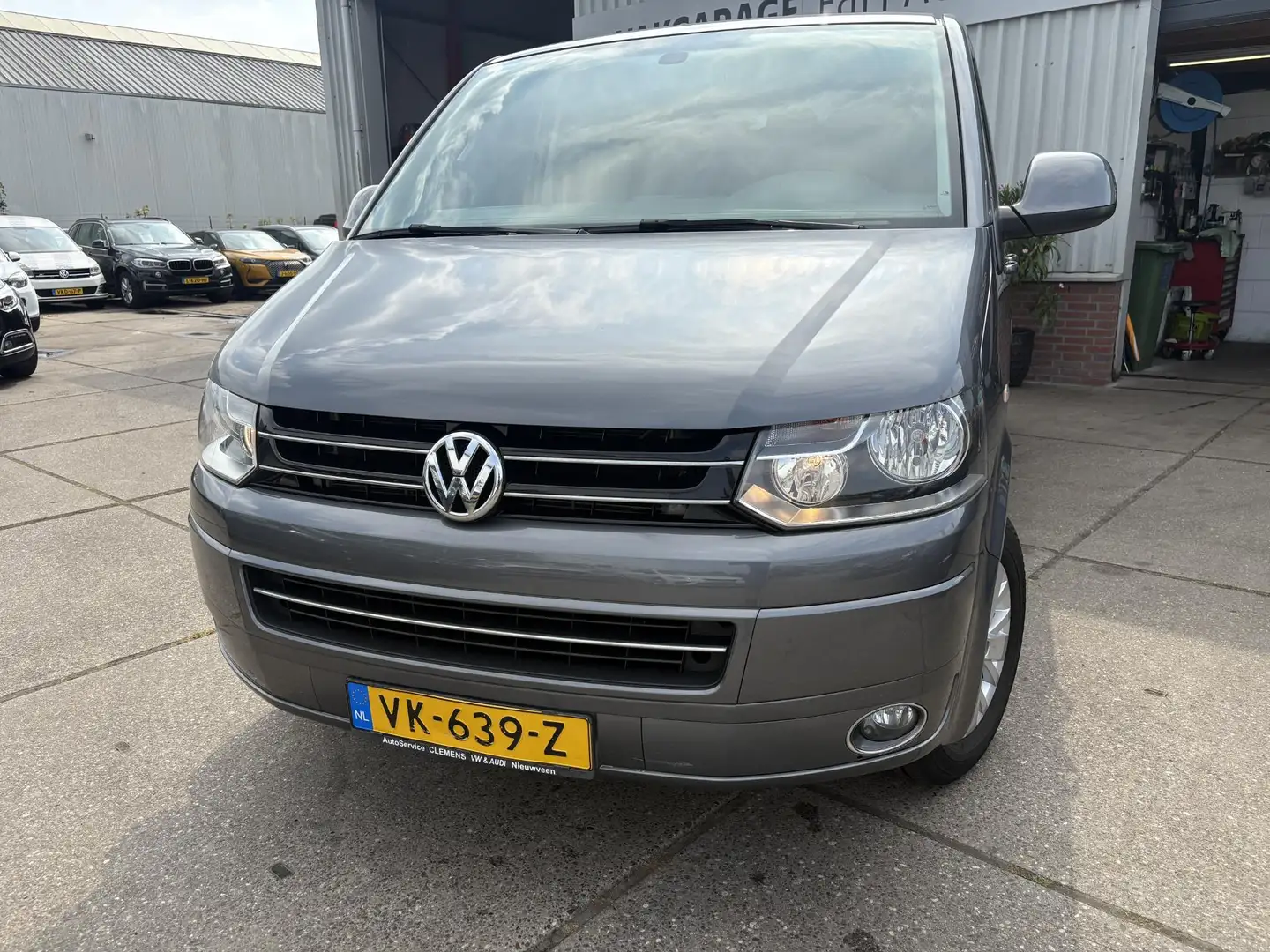 Volkswagen T5 Transporter 2.0 TDI L2H1 DC Comfortline Gris - 2