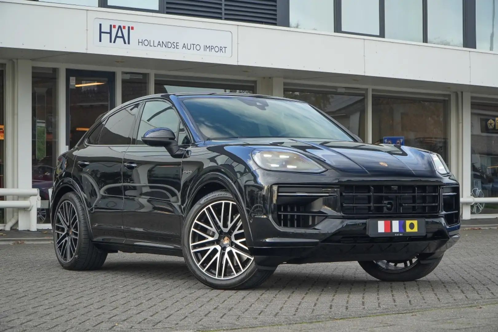 Porsche Cayenne Coupé 3.0 E-Hybrid I Sport design I Pano I 22 inch Zwart - 1
