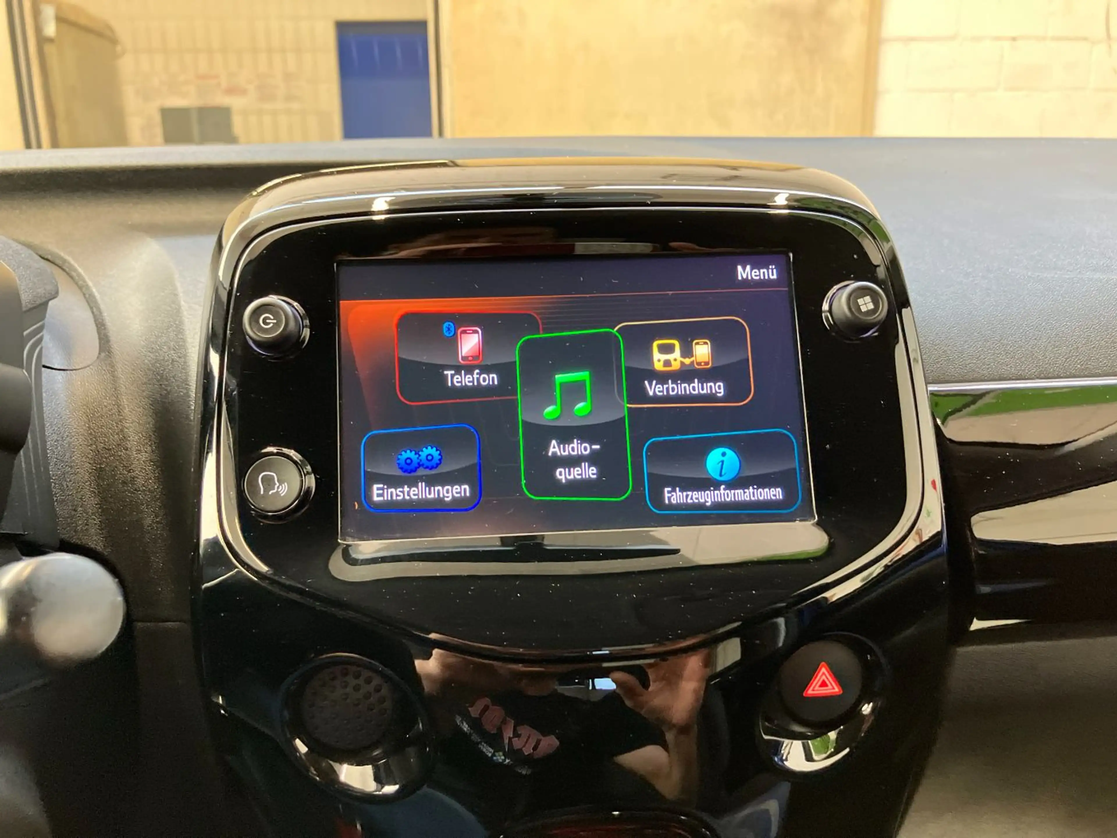Peugeot 108 TOP! Collection SHZ+Faltdach+CarPlay+ — photo 11