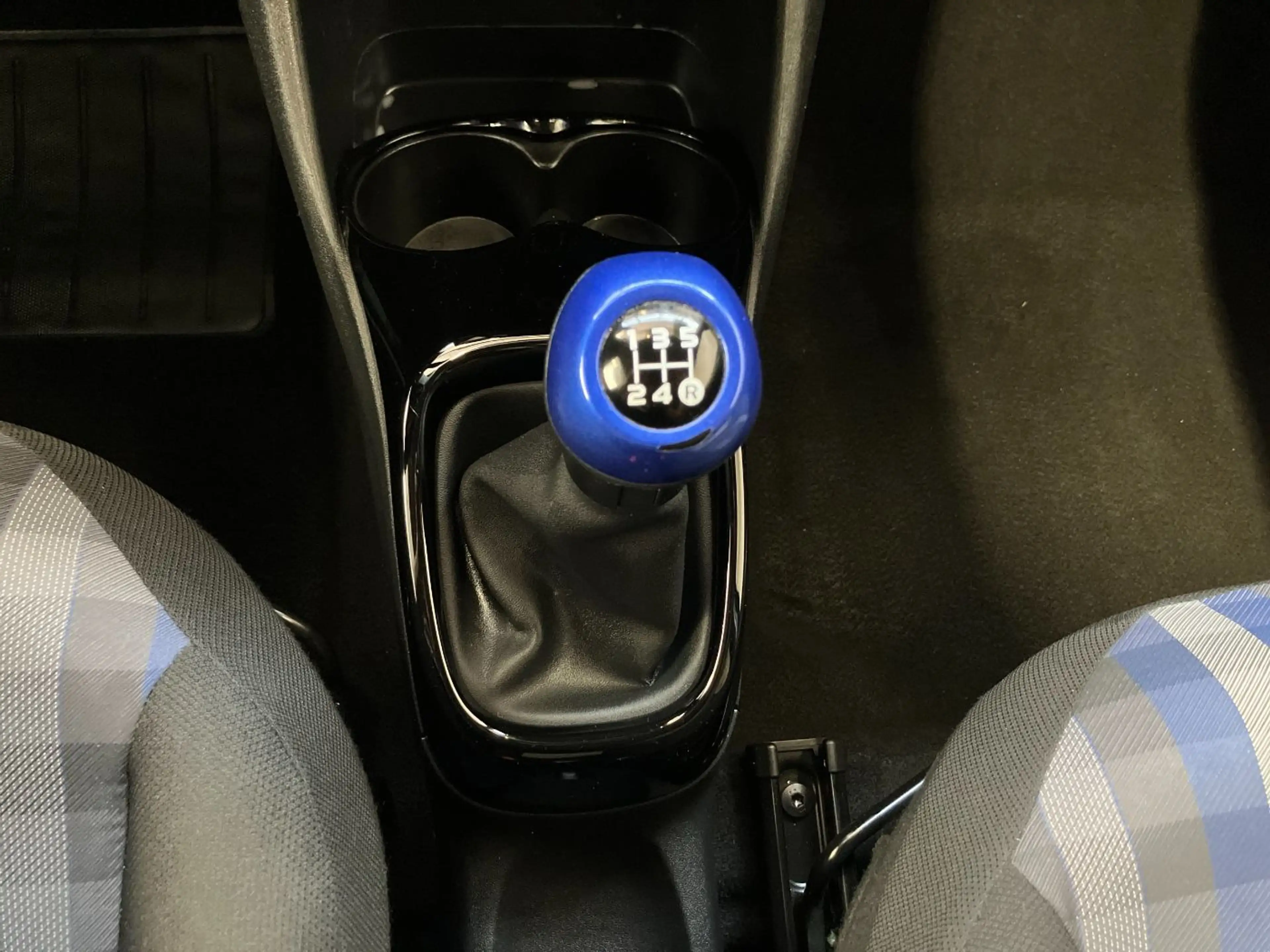 Peugeot 108 TOP! Collection SHZ+Faltdach+CarPlay+ — photo 13