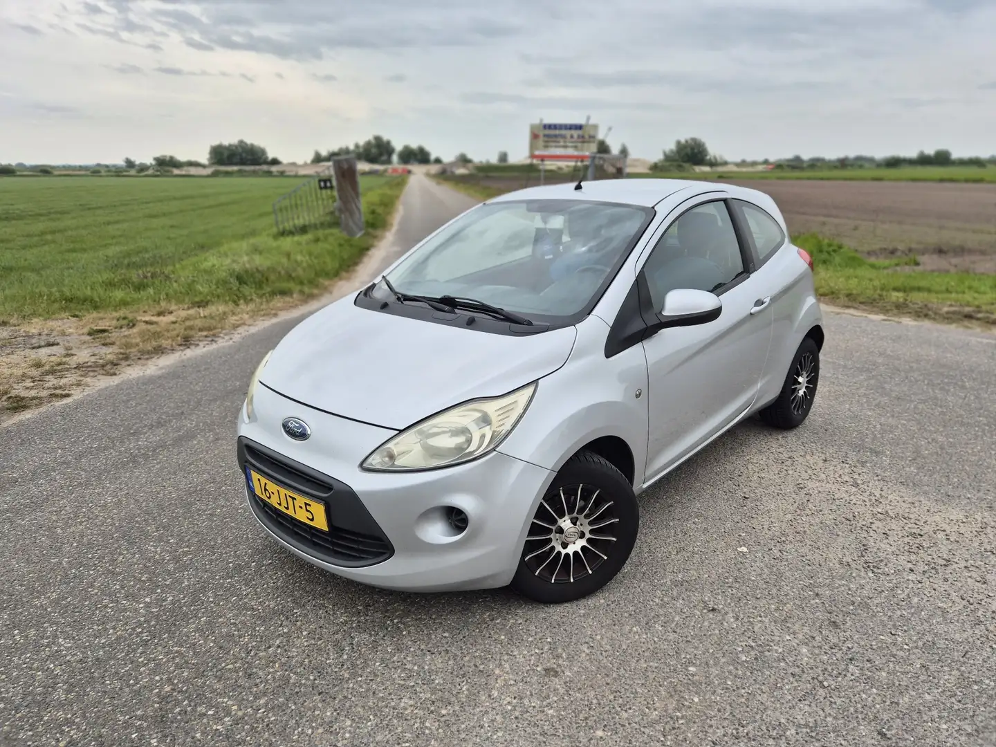 Ford Ka/Ka+ 1.2 Trend Grijs - 1