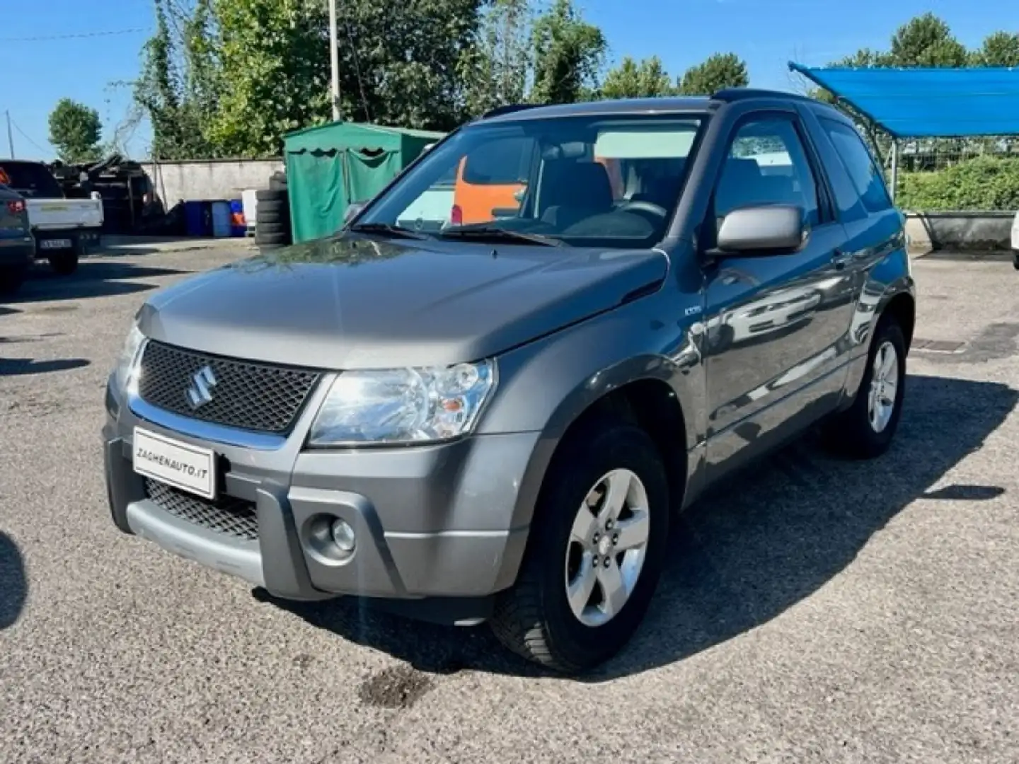 Suzuki Grand Vitara 1.9 DDiS 3 porte Šedá - 2