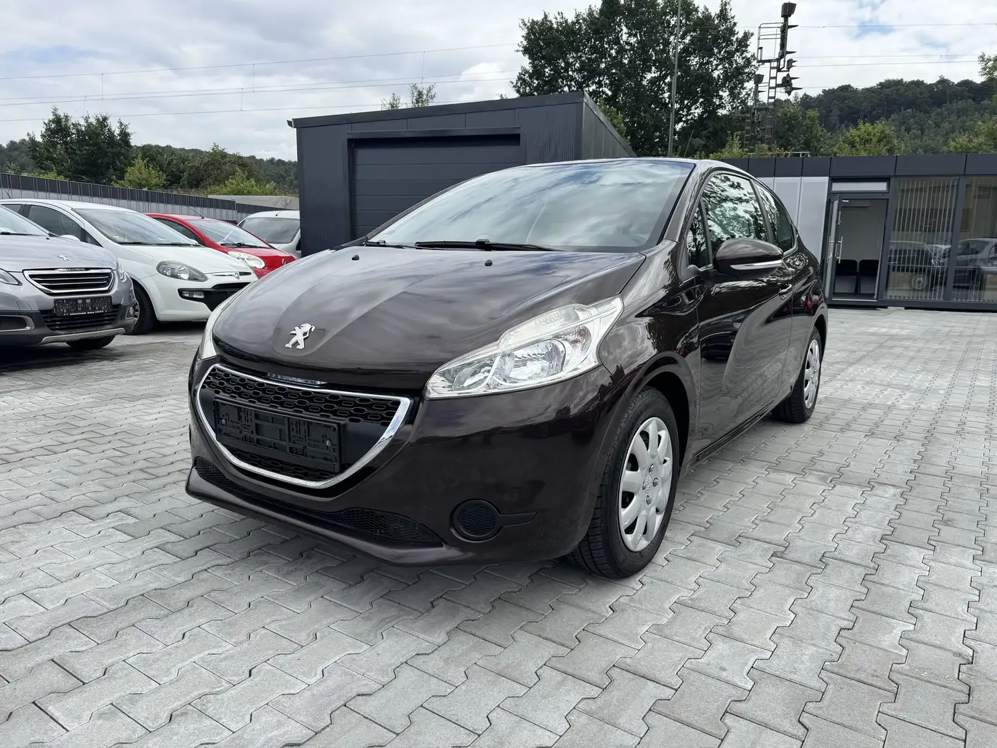 Peugeot 208 1,2 Active / Klima Marrón - 1