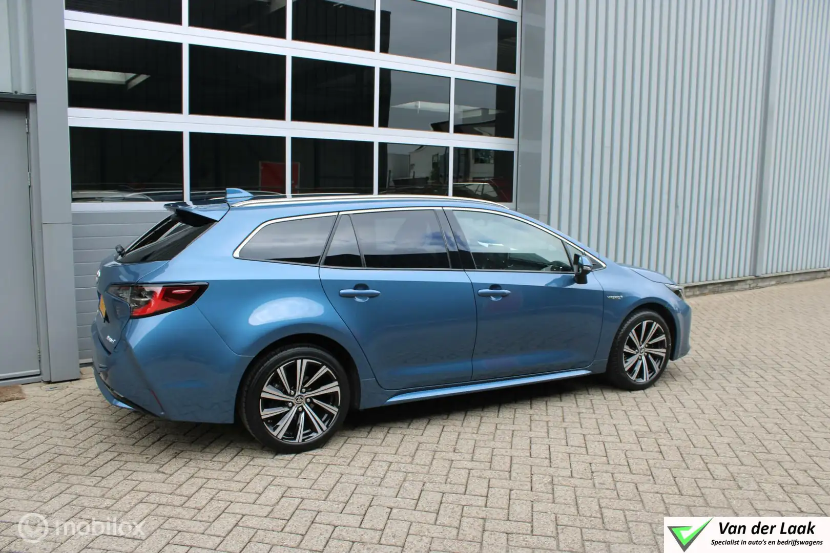Toyota Corolla Touring Sports 1.8 Hybrid Dynamic 1e Eig | Half Le Bleu - 2
