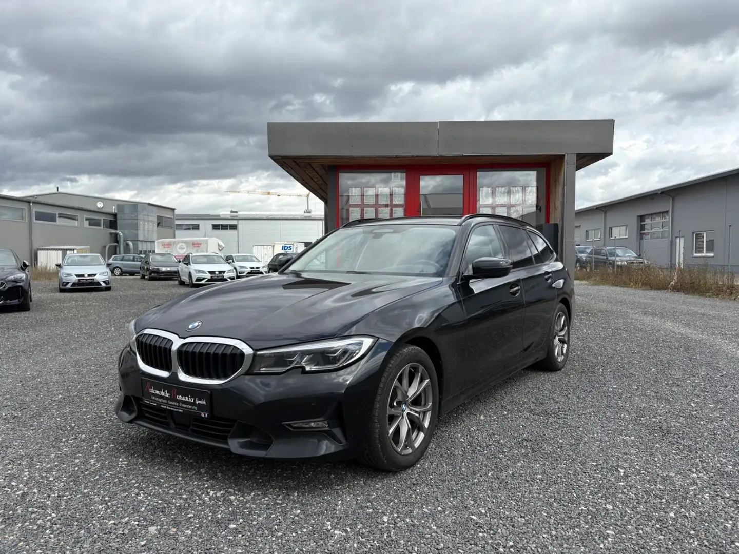 BMW 320 d Sport Line H/K LED VIRTUAL HEAD UP KEYLESS Schwarz - 1