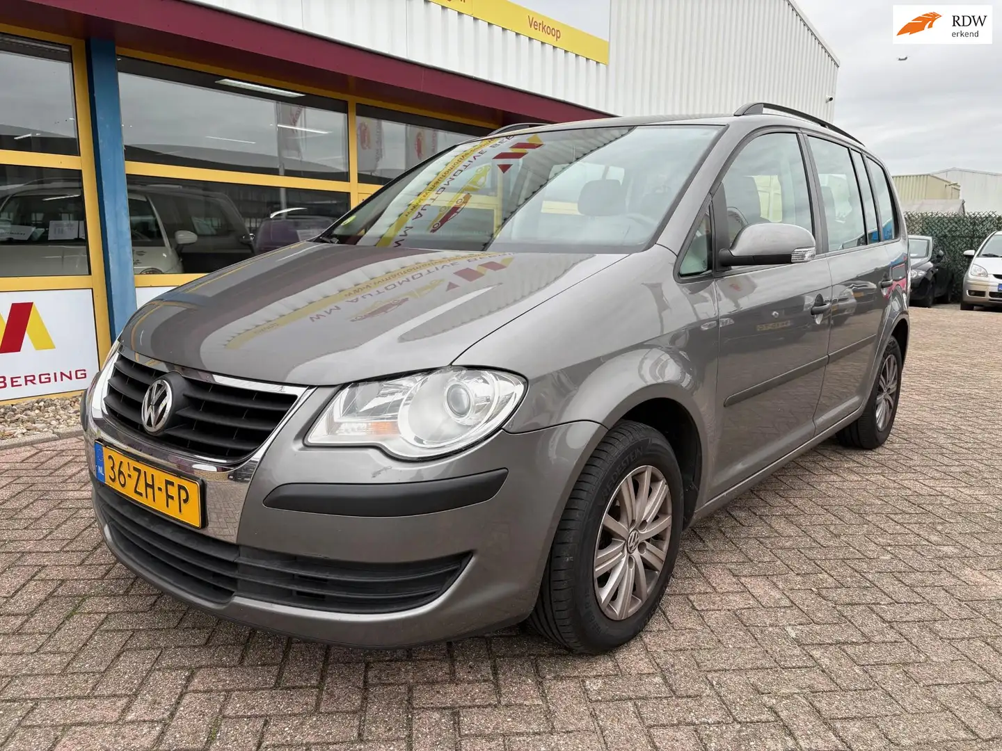 Volkswagen Touran 1.4 TSI Optive airco navi camera Grijs - 1