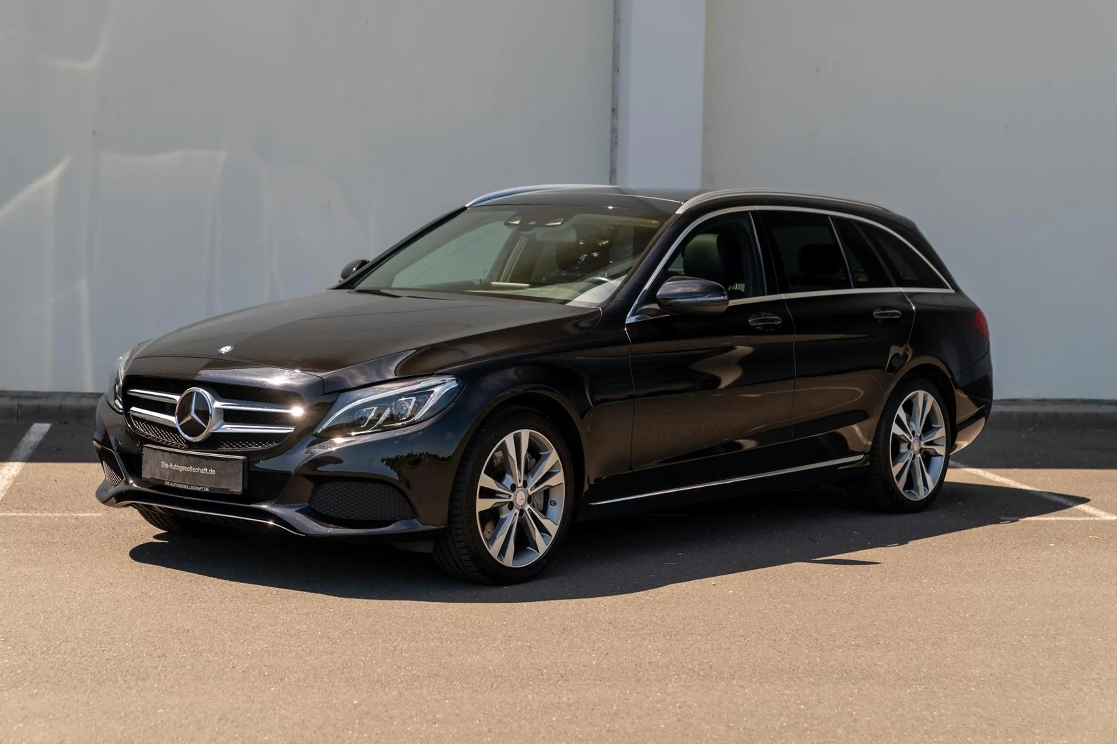 Mercedes-Benz C 350 e T*LED*NAVI*ACC*PANO*KAMERA*BURMESTER*AHK* — photo 4