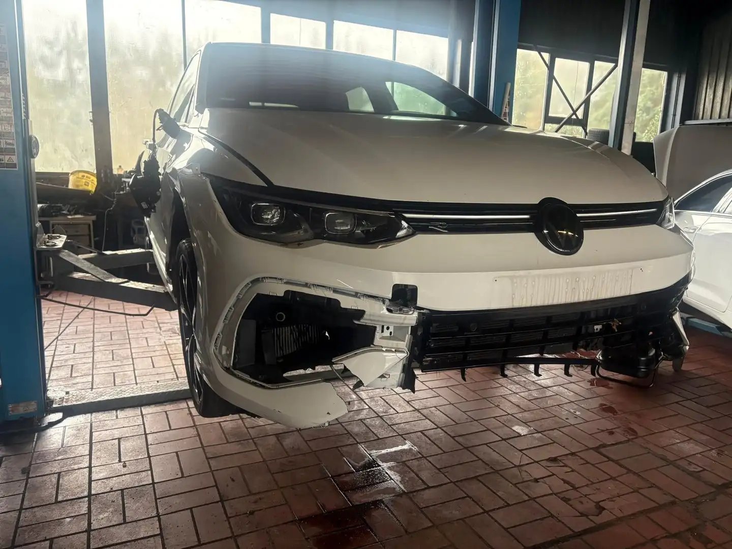 Volkswagen Golf VIII Lim. R Performance 4Motion*UNFALL* Weiß - 1