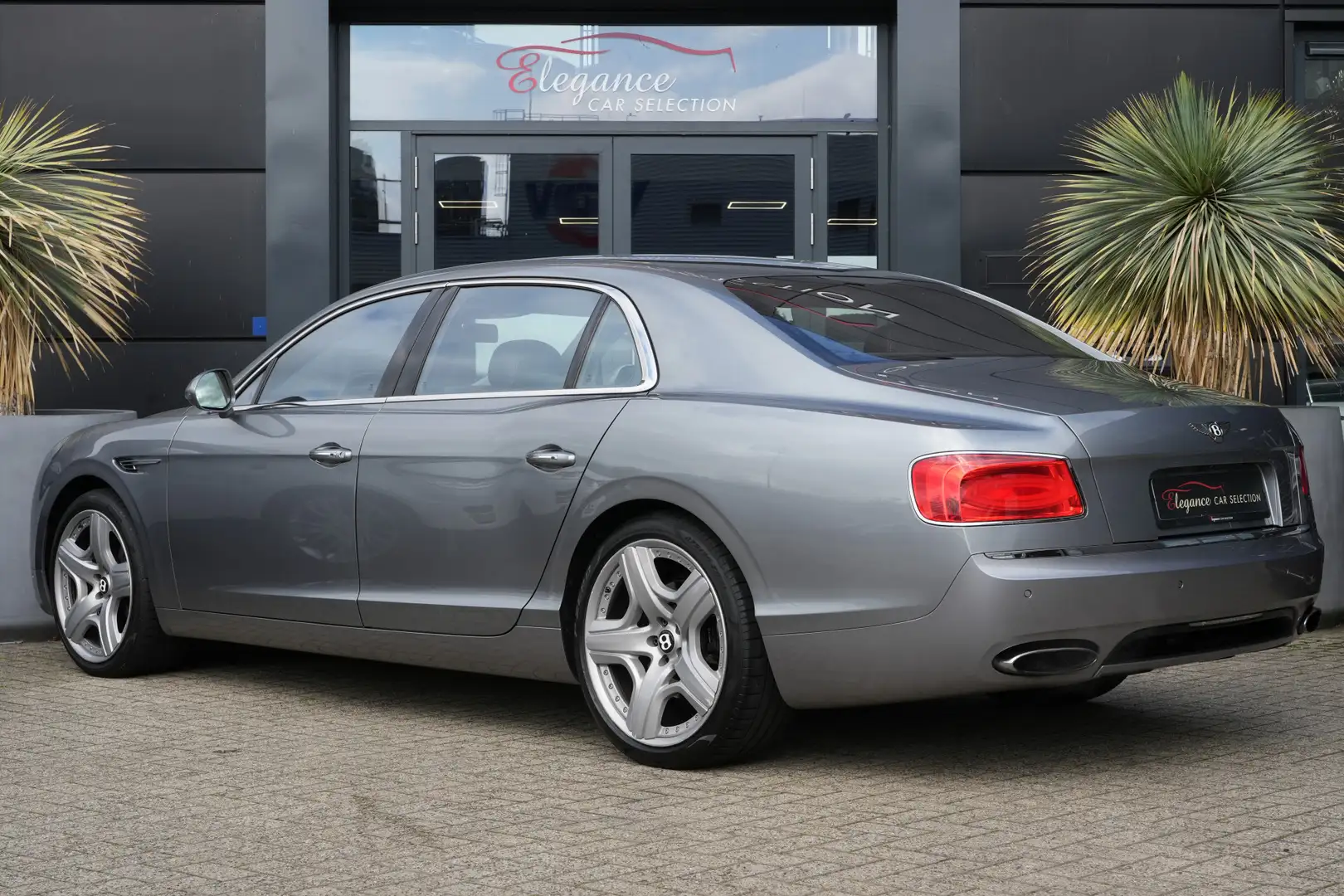 Bentley Flying Spur 6.0 W12 626pk Panoramdak/Navigatie/CruiseControl Gri - 2