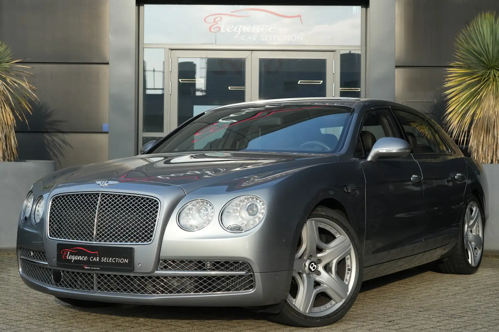 Bentley Flying Spur 6.0 W12 626pk Panoramadak/Navigatie/Camera Gris - 1