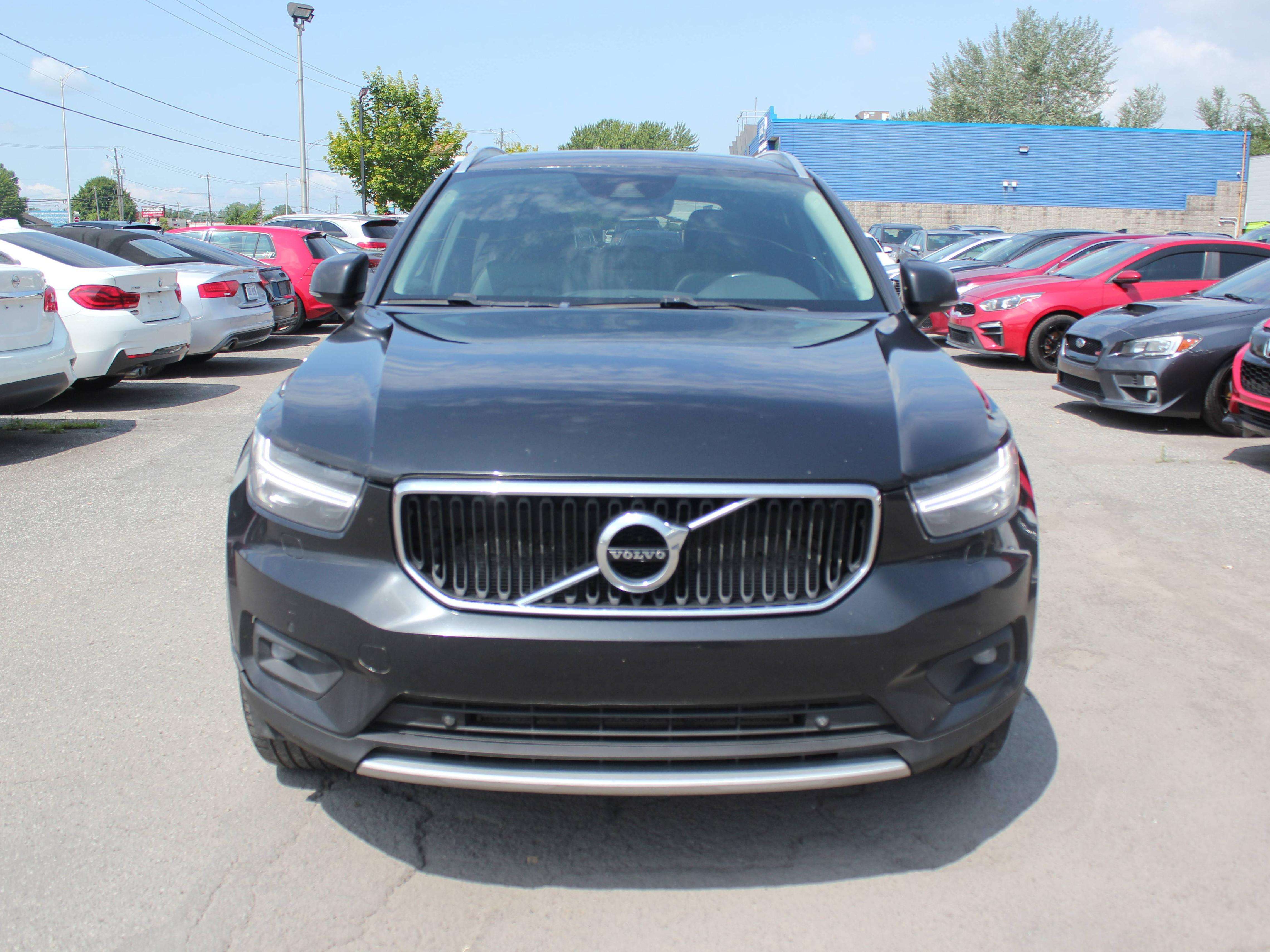 2022 Volvo XC40 Momentum - Image 7