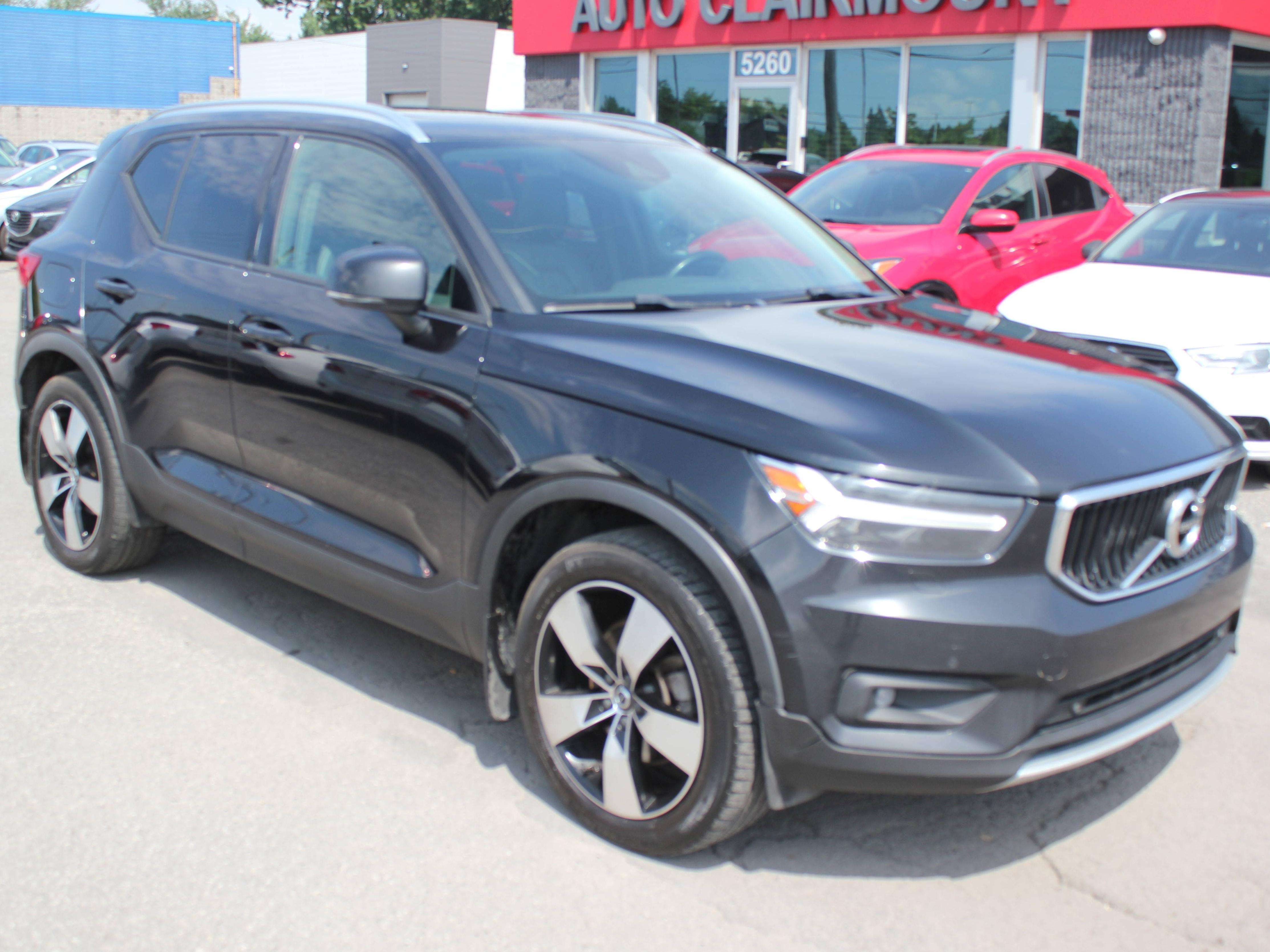 2022 Volvo XC40 Momentum - Image 6