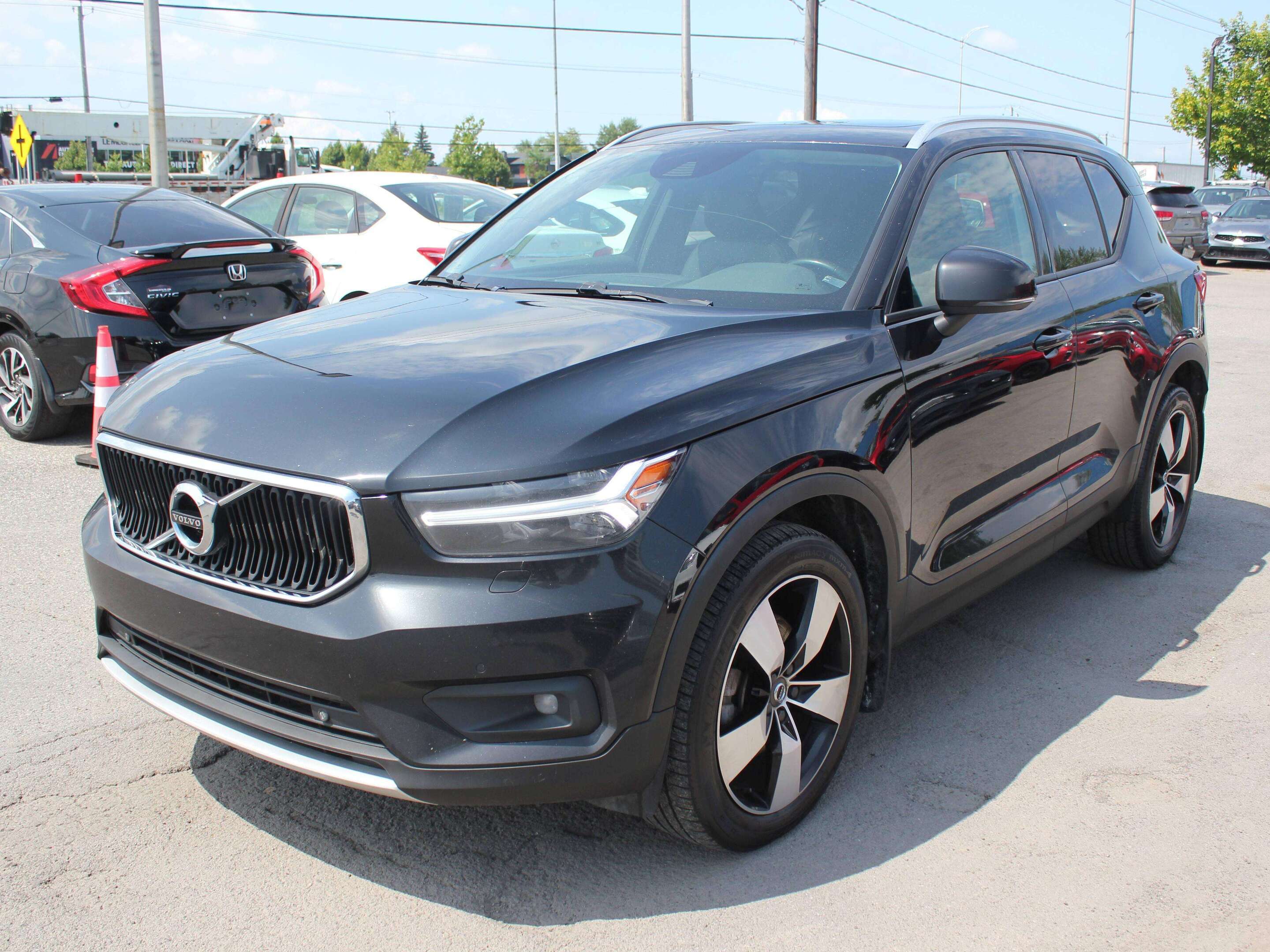 2022 Volvo XC40 Momentum
