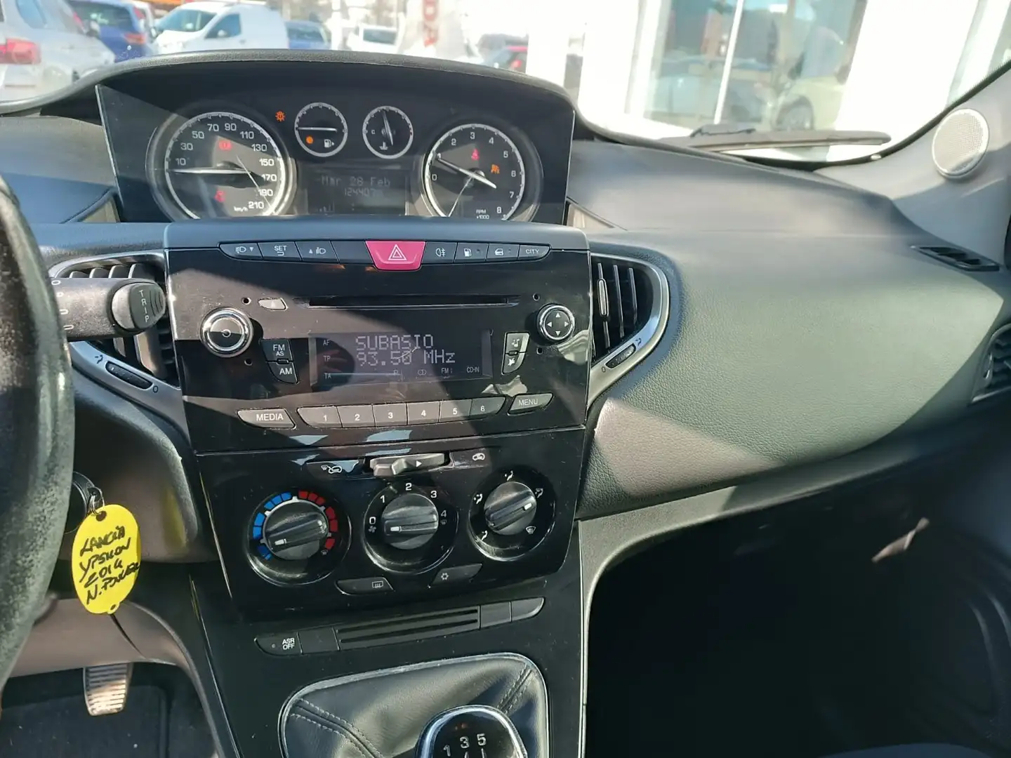 Lancia Ypsilon Ypsilon 0.9 t.air Gold ecochic metano 80cv Noir - 2