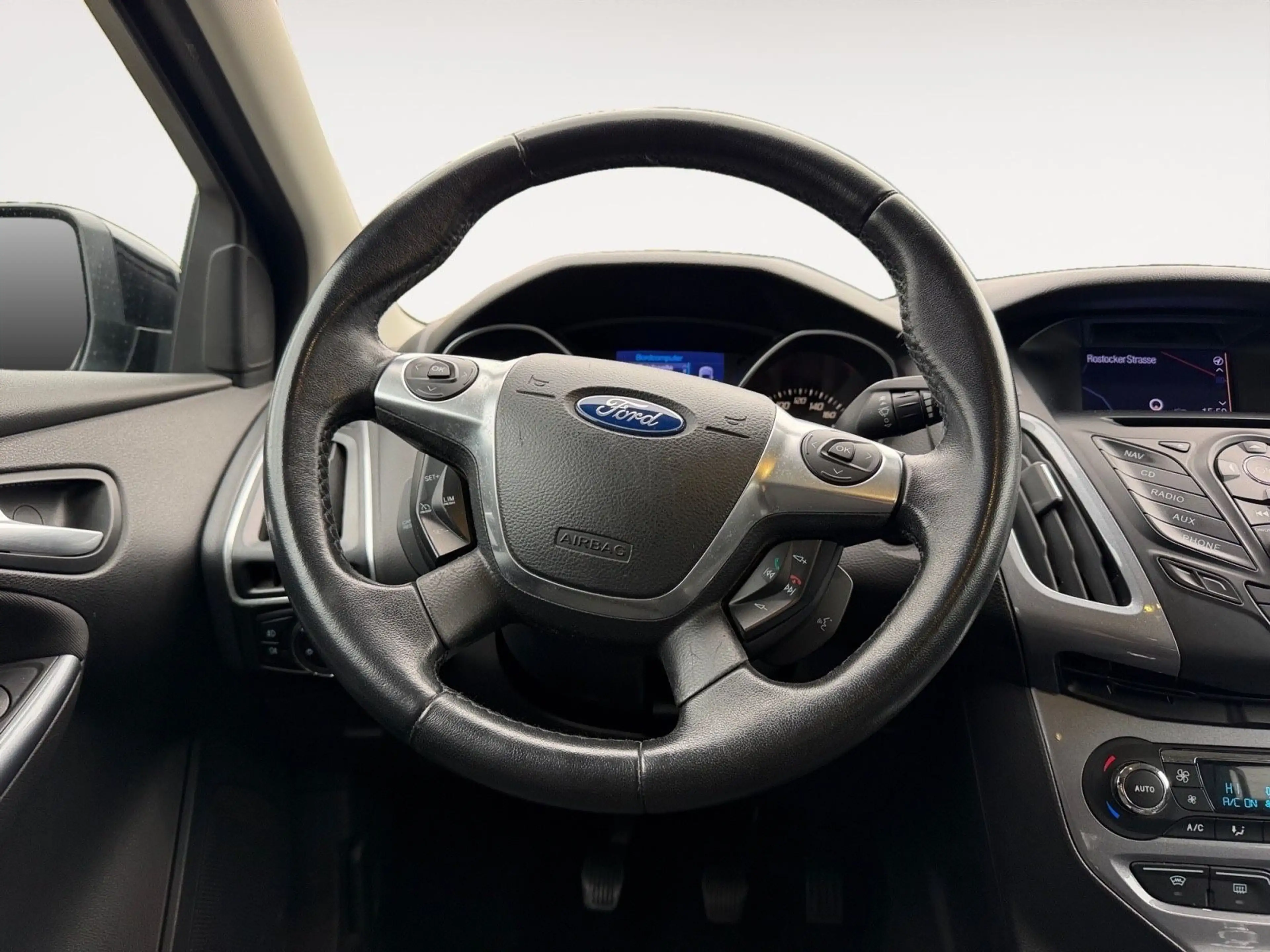 Ford Focus Turnier Titanium Navi Tempomat Sitzheizung — photo 12
