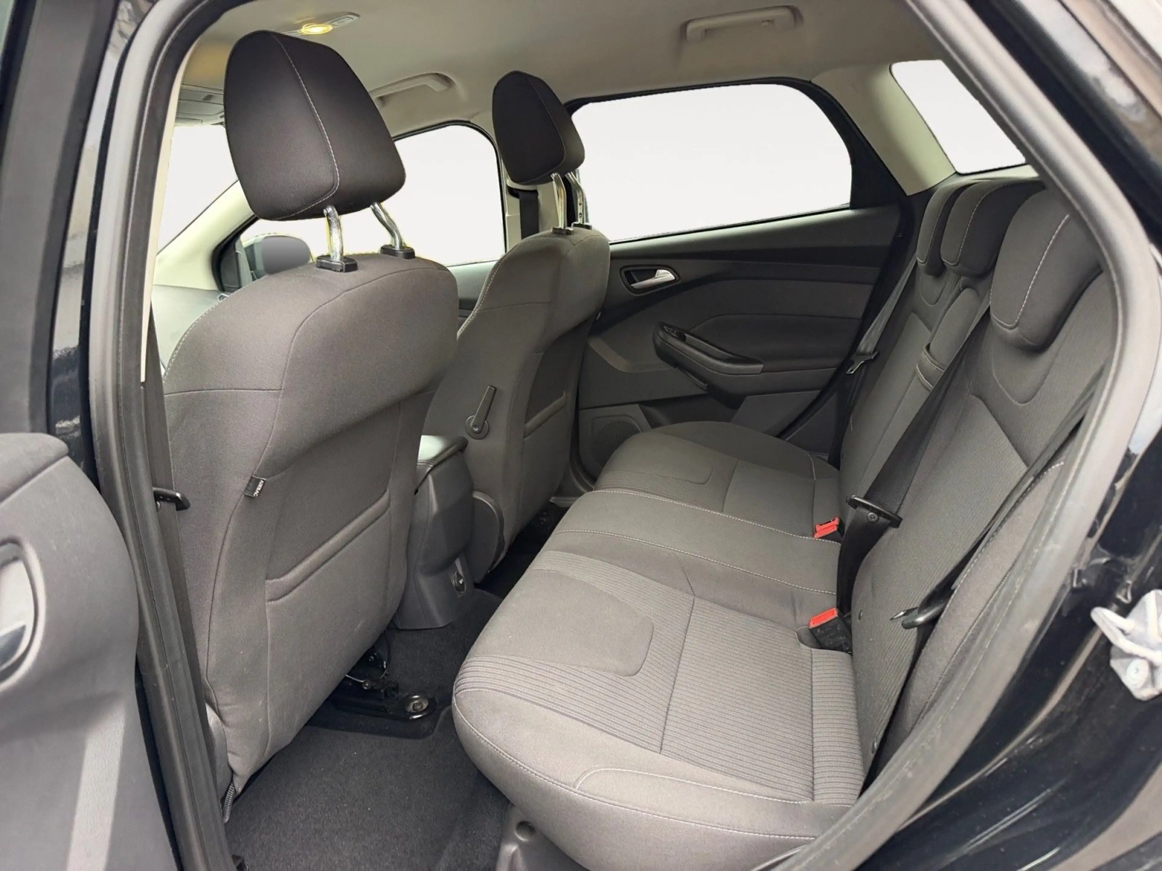 Ford Focus Turnier Titanium Navi Tempomat Sitzheizung — photo 9
