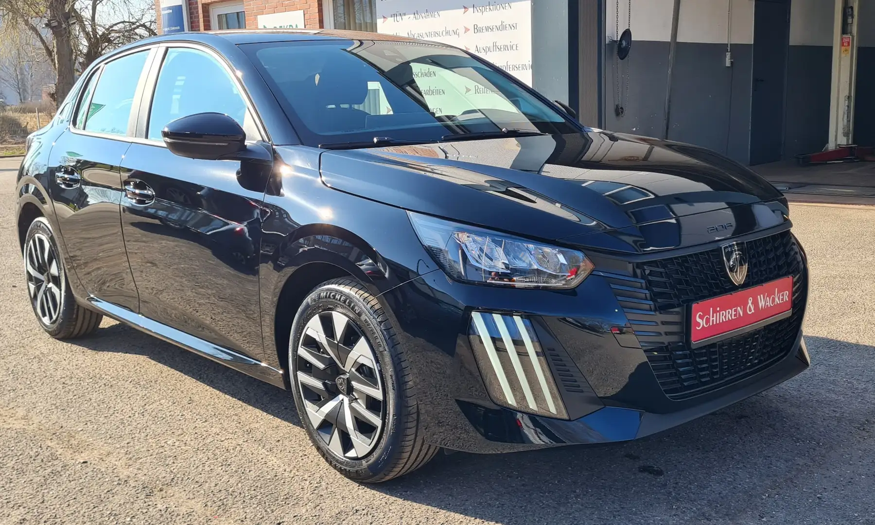 Peugeot 208 Active PDC Tempomat CarPlay/Android  DAB+ Schwarz - 1