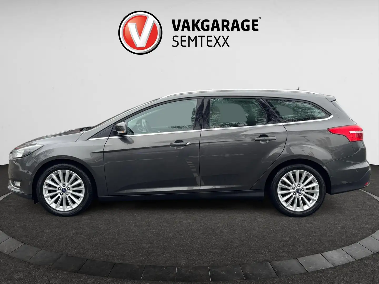 Ford Focus Wagon 1.5 Titanium | Org. NL | All-Season | Navi | Grau - 2