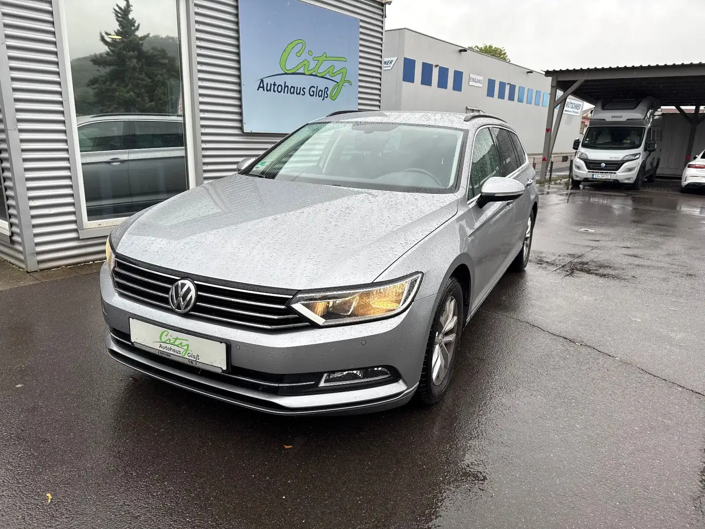 Volkswagen Passat Variant Comfortl.+Navi+Klima+Shz Silber - 1