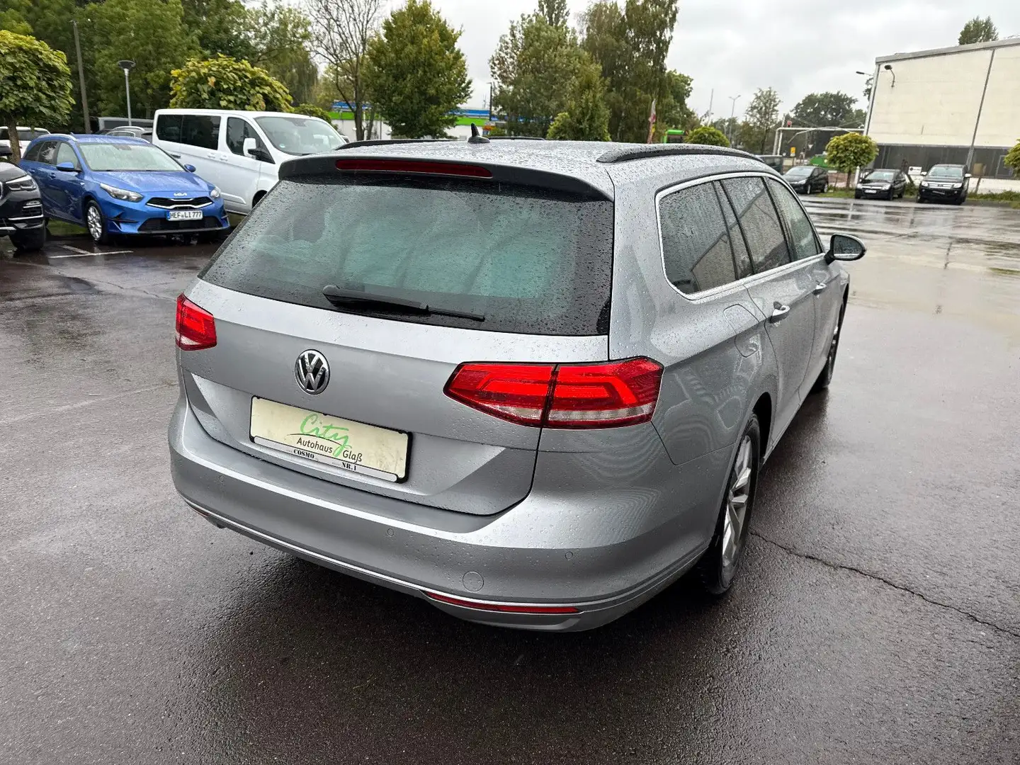 Volkswagen Passat Variant Comfortl.+Navi+Klima+Shz Silber - 2