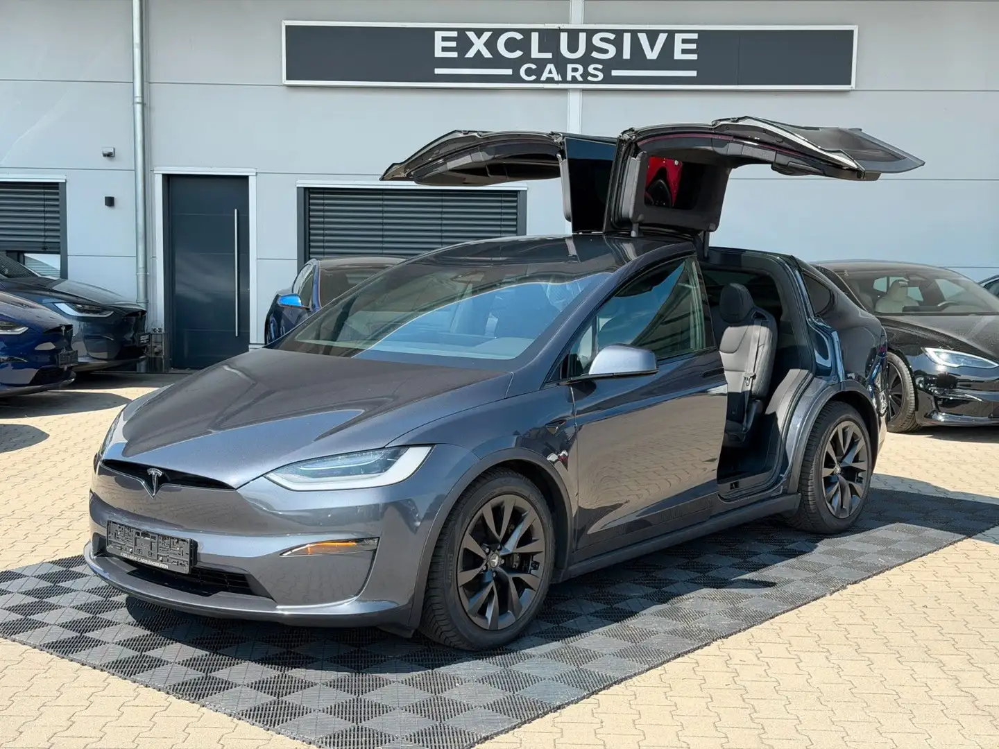 TESLA Model X