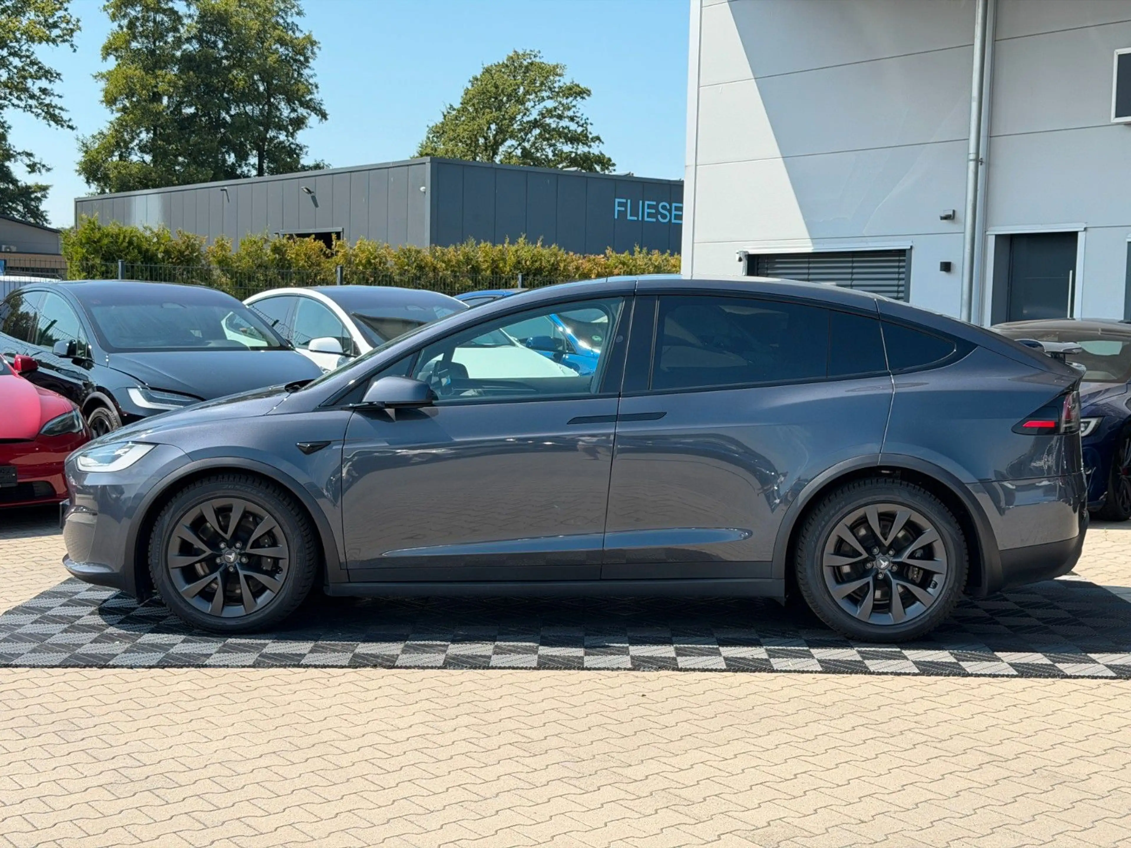 Tesla Model X MODEL X PALLADIUM |  HARDWARE 4 | 5 SEATER — photo 3