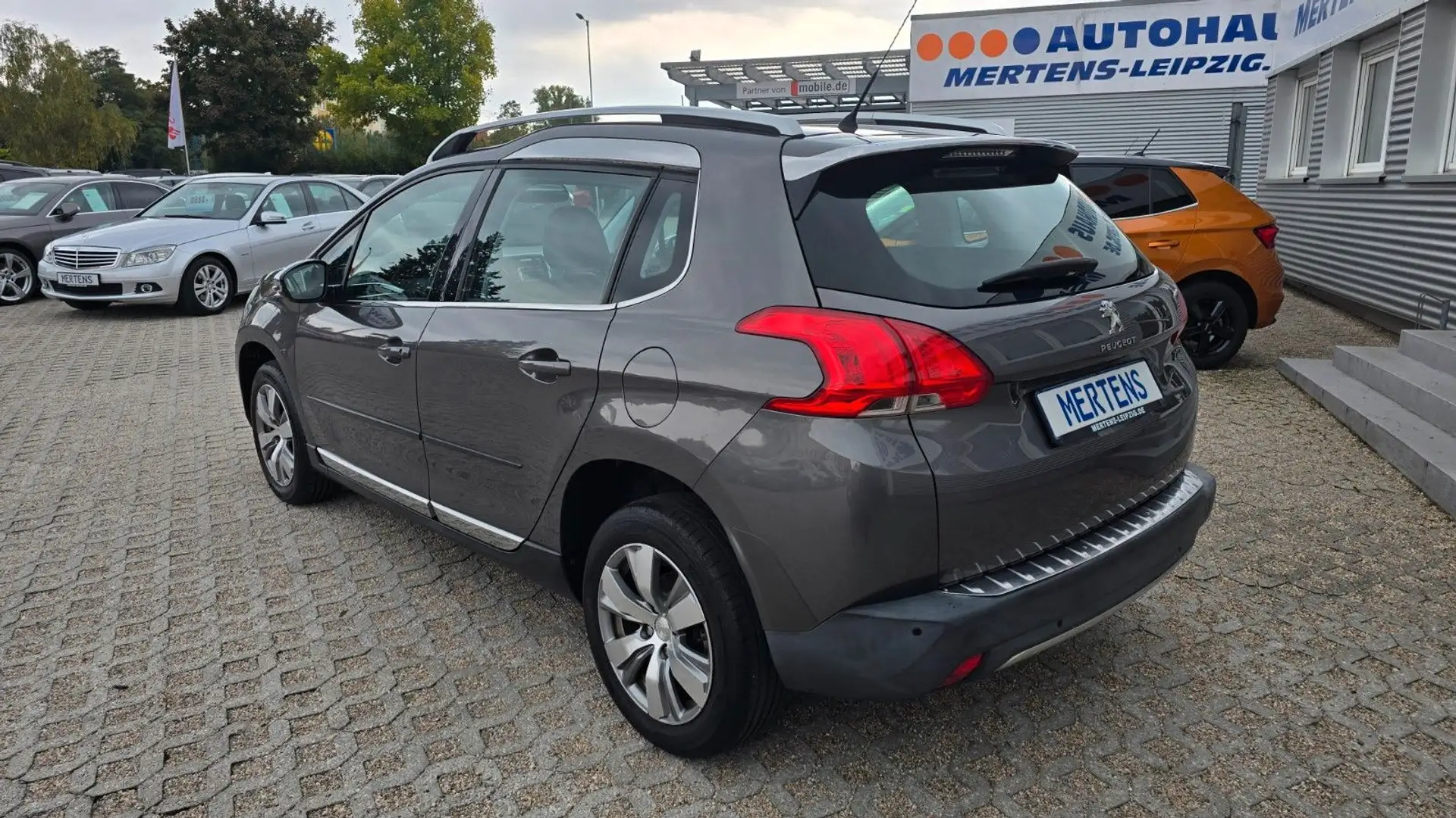 Peugeot 2008 Allure Klima SHZ Tempomat BT Tel PDC Gris - 2