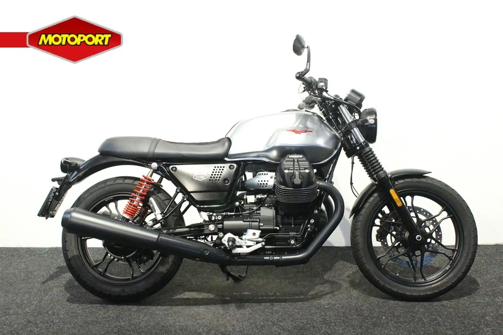 Moto Guzzi V 7 III STONE S LIMITED EDITION Zwart - 1
