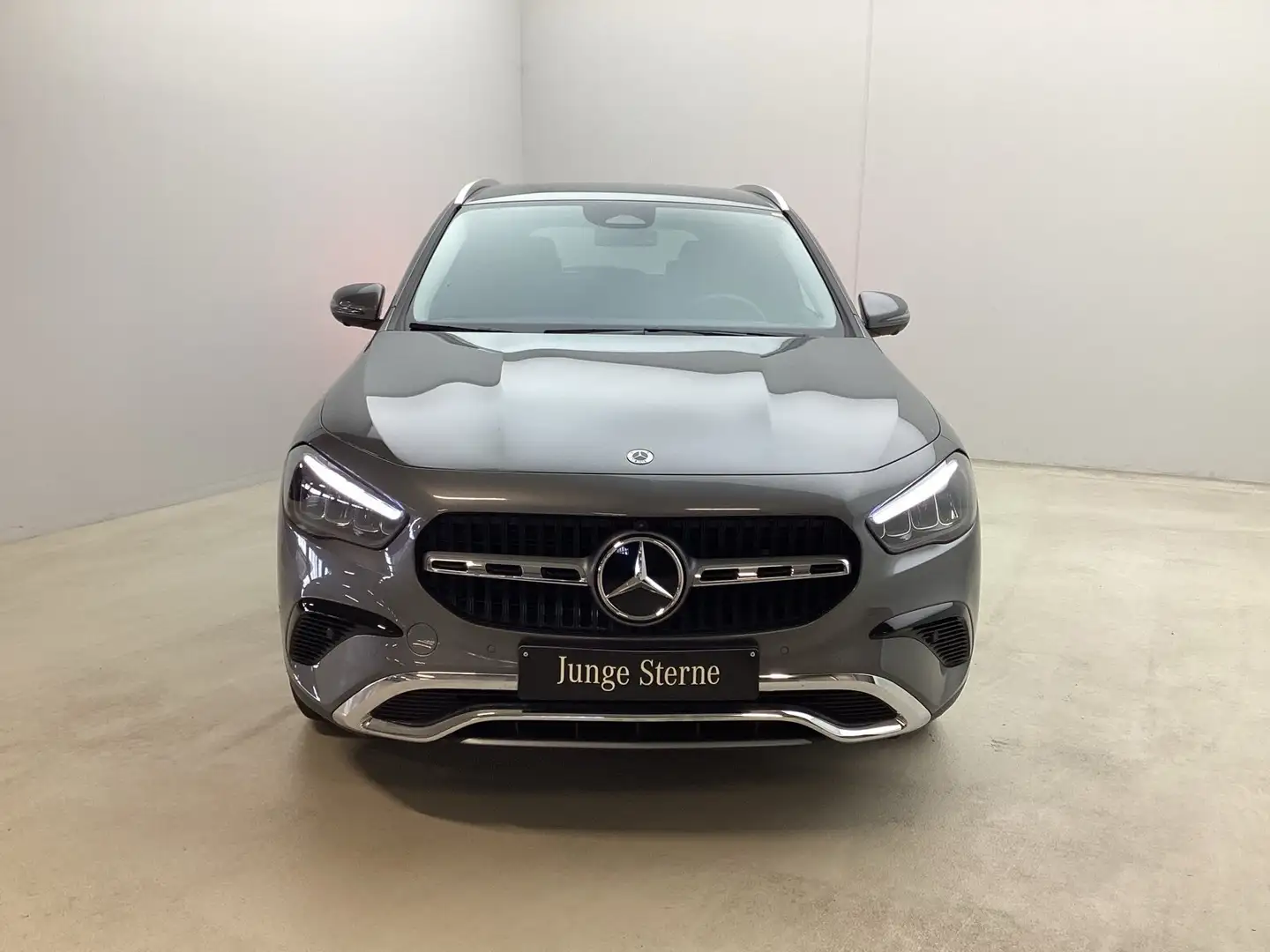 Mercedes-Benz GLA 200 GLA 200 Prog MBUX Distr 360 Cam LED WinterP AHK Grau - 2