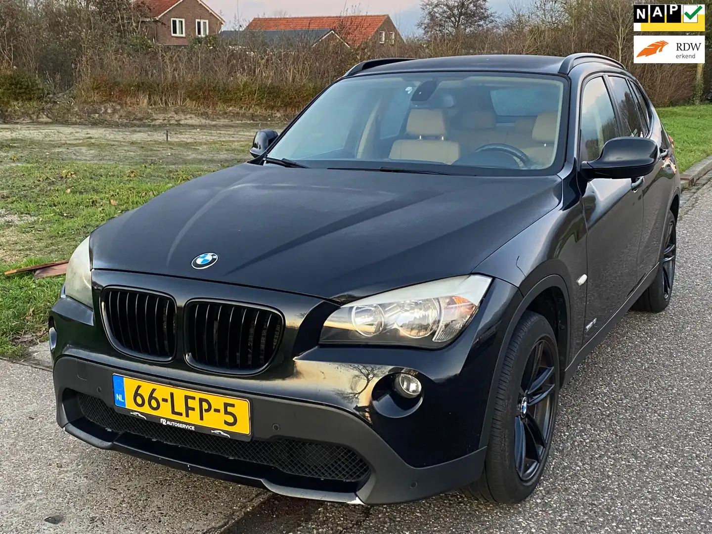 BMW X1 SDrive18i Executive Automaat ECC Audio-CD/Navi Led Zwart - 1