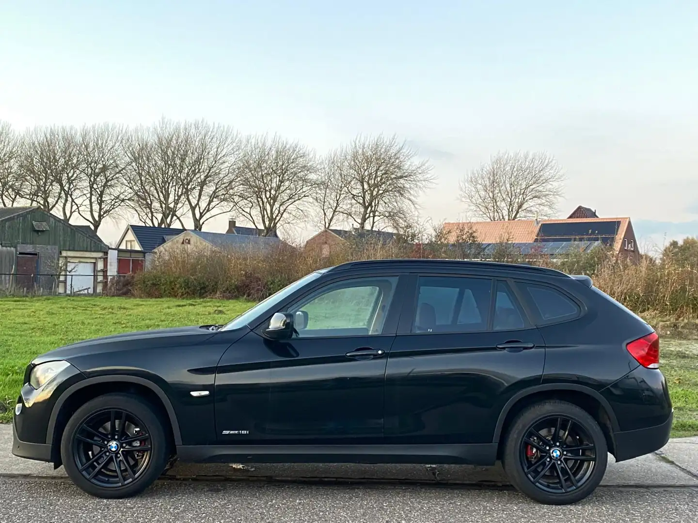 BMW X1 SDrive18i Executive Automaat ECC Audio-CD/Navi Led Zwart - 2
