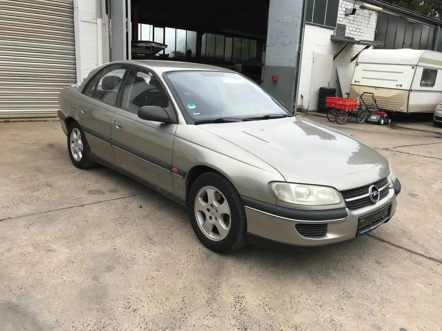 Opel Omega Omega 2.0 Silber - 2