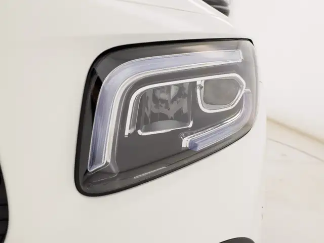 Mercedes-Benz GLB view 8