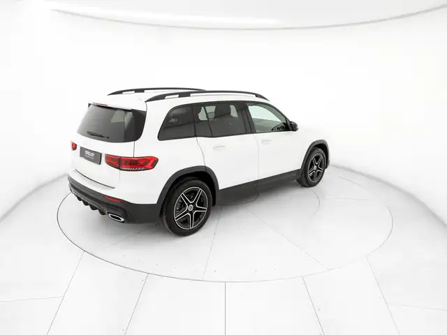 Mercedes-Benz GLB view 4