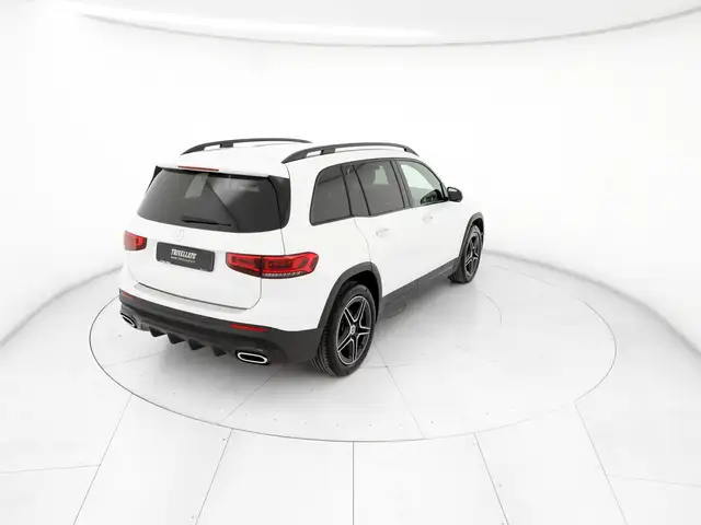 Mercedes-Benz GLB view 3
