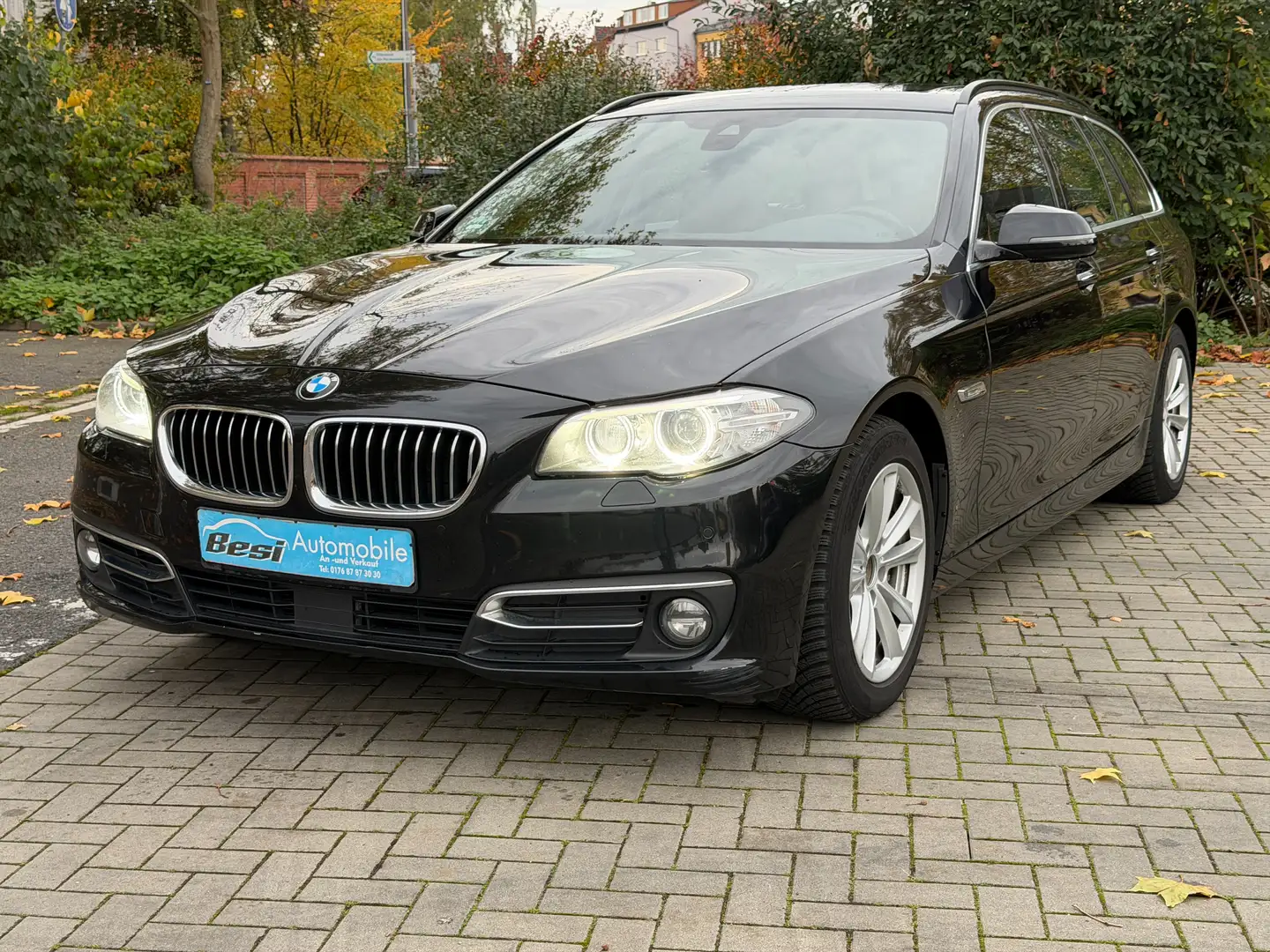 BMW 525 d Luxury Line Leder Navi Panoramadach AHK Schwarz - 1