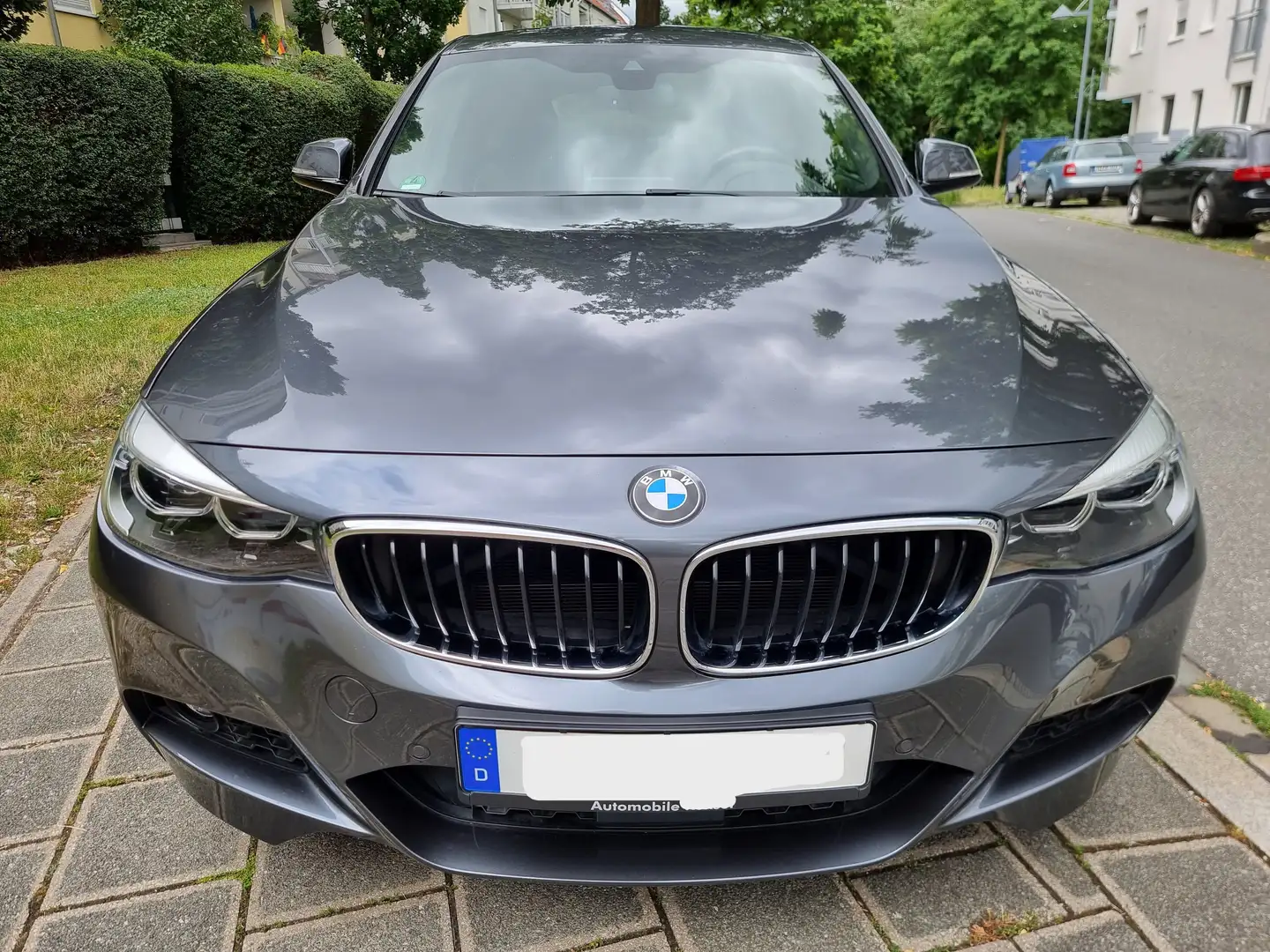 BMW 320 i GT Gran Turismo xDrive Aut MSport Leder Navi LED Grau - 2
