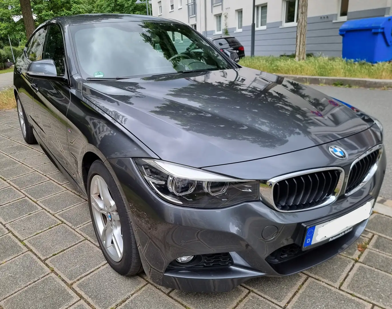 BMW 320 i GT Gran Turismo xDrive Aut MSport Leder Navi LED Grau - 1