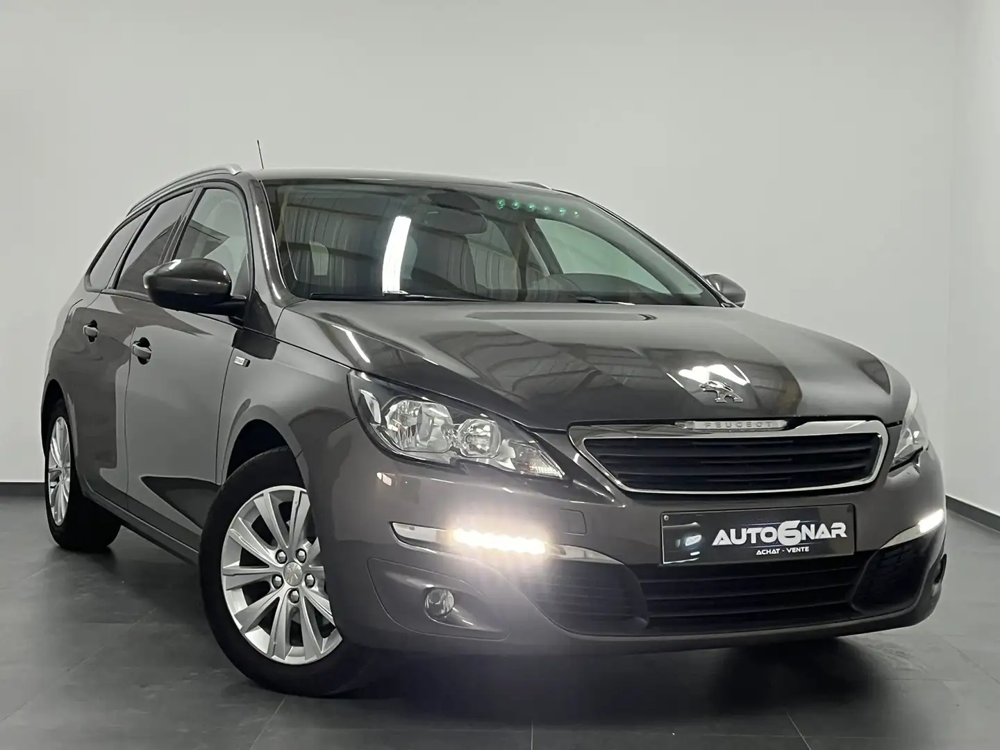 Peugeot 308 SW 1.6 BlueHDi Style STT - Airco - Navi - Camera Szary - 1