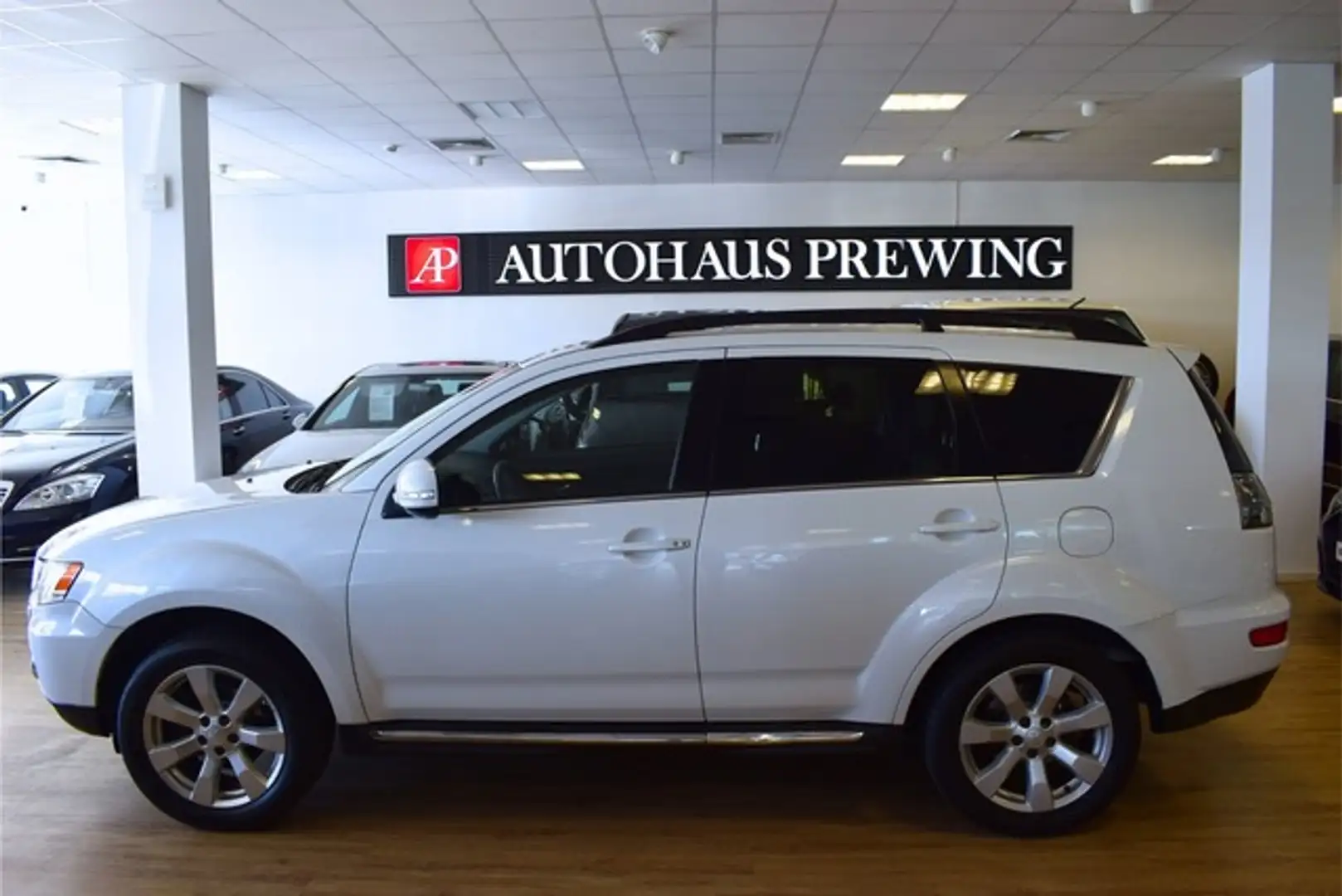 Mitsubishi Outlander Instyle 4WD NAVI/7-SITZE/MTL.RATE 88,- Weiß - 2