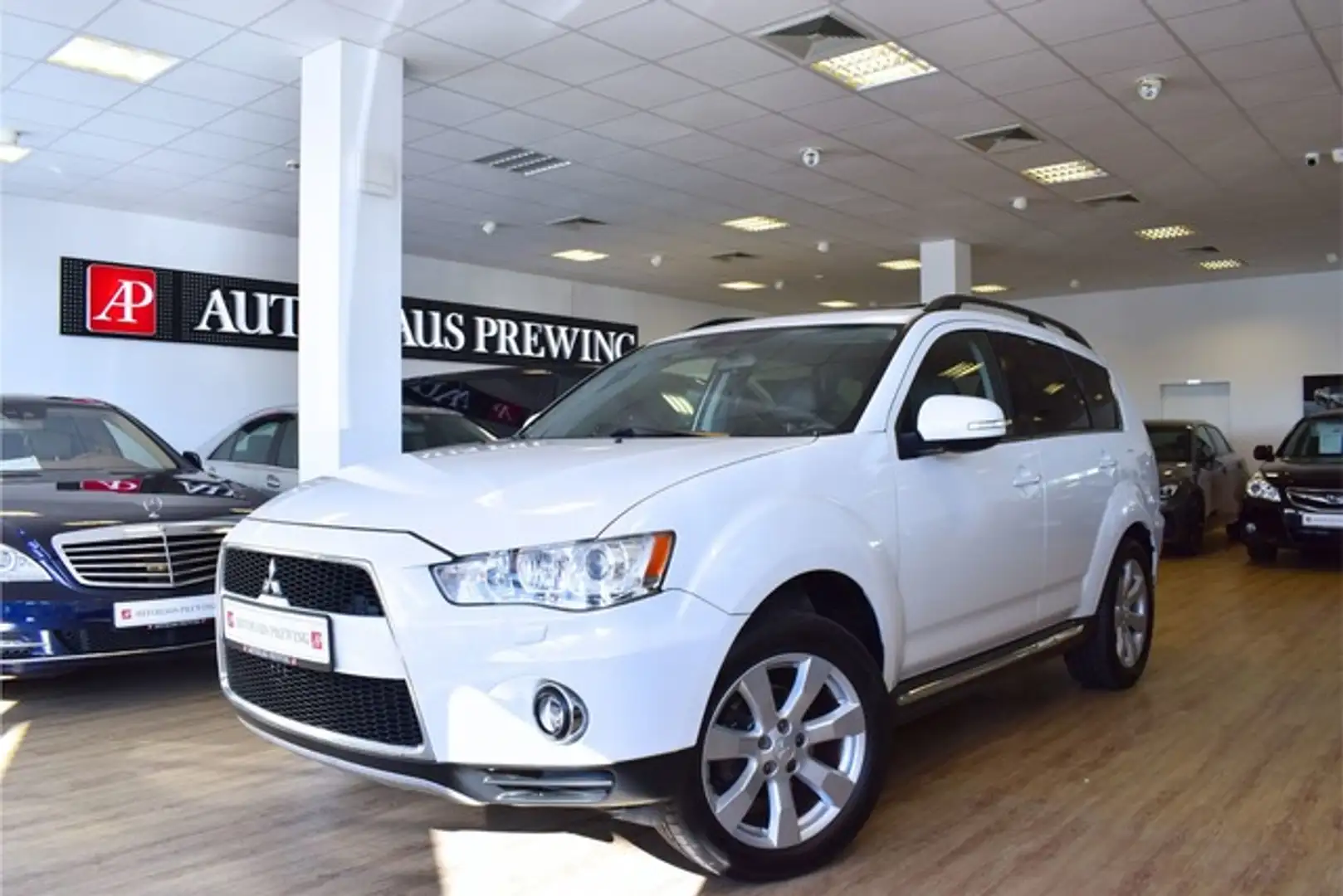 Mitsubishi Outlander Instyle 4WD NAVI/7-SITZE/MTL.RATE 88,- Blanc - 1