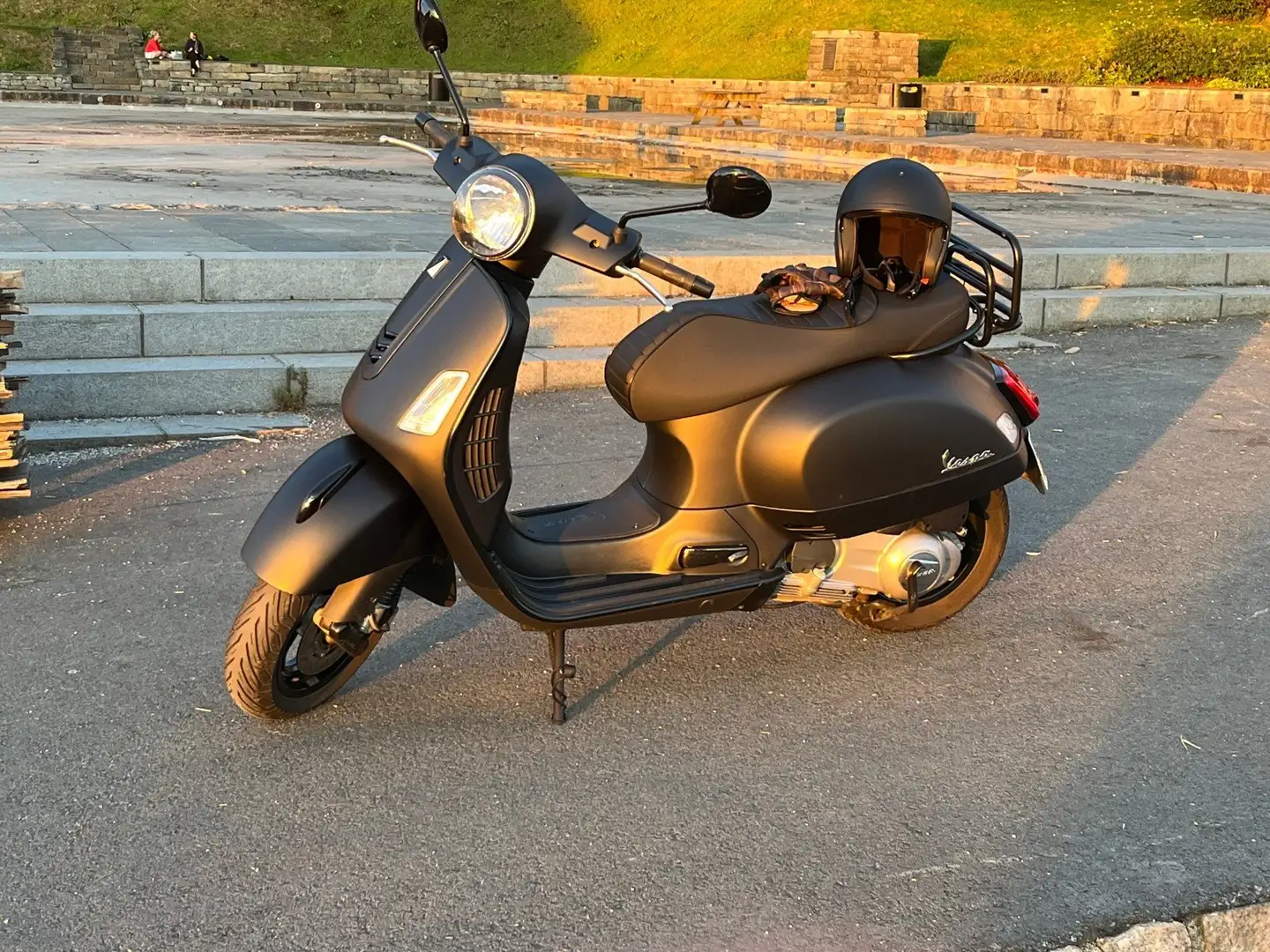 Vespa GTS 300 Super NOTTE Negru - 1