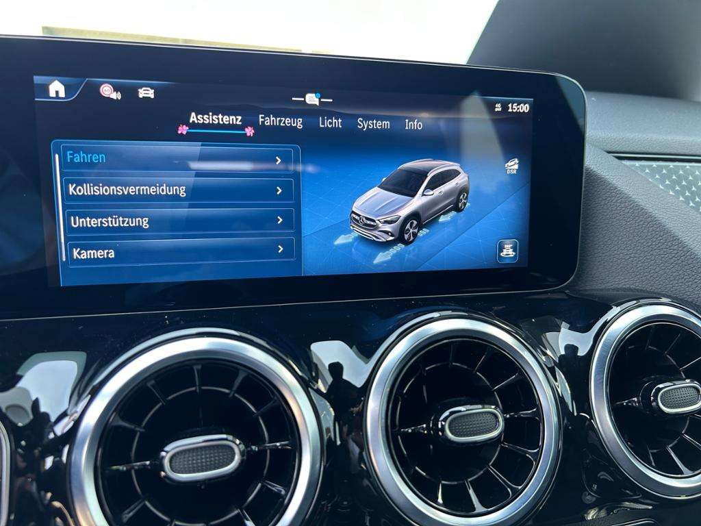 Mercedes-Benz GLA 220