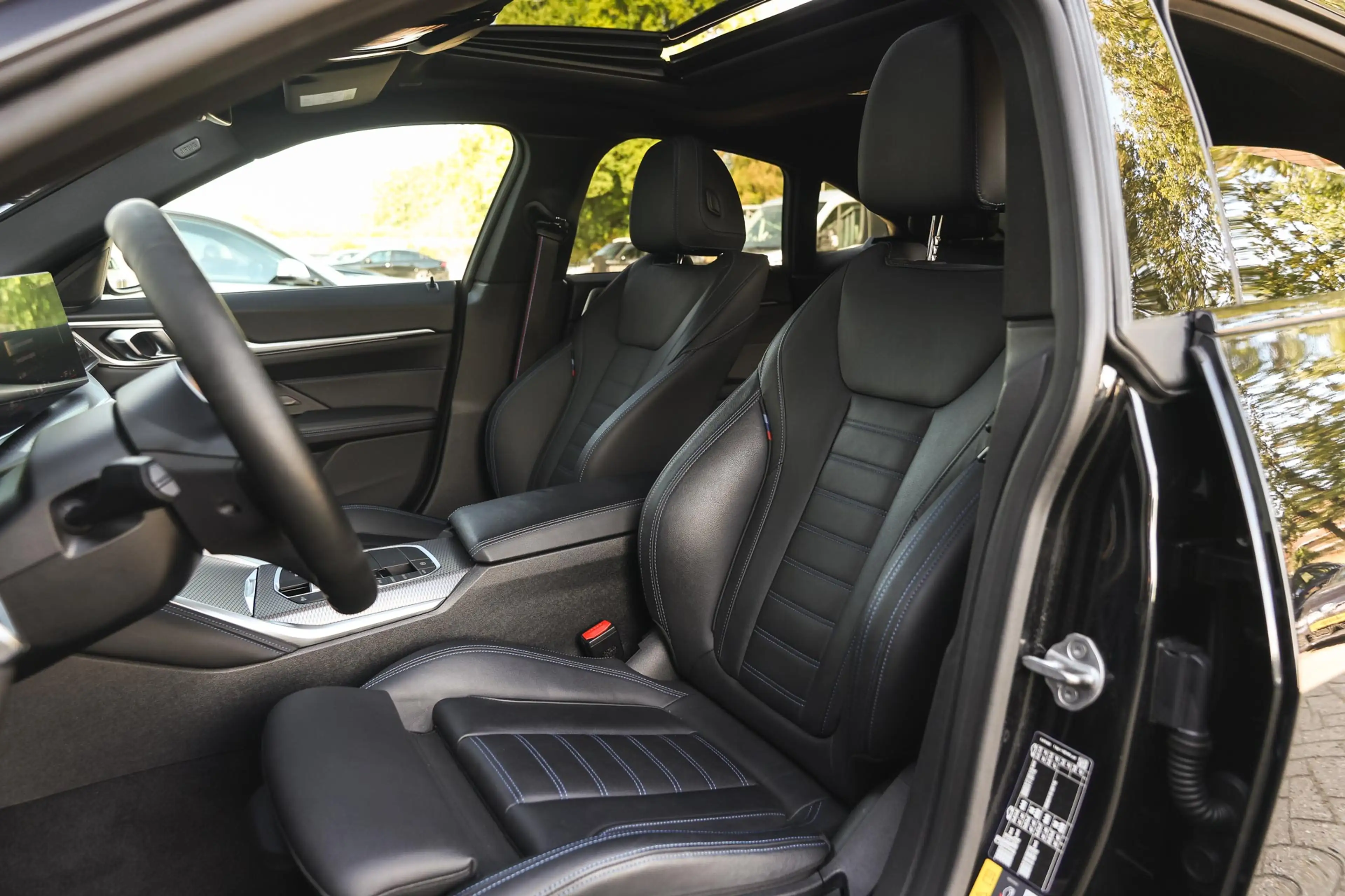 BMW i4 eDrive35 High Executive M Sport / Schuif-kanteldak — photo 12