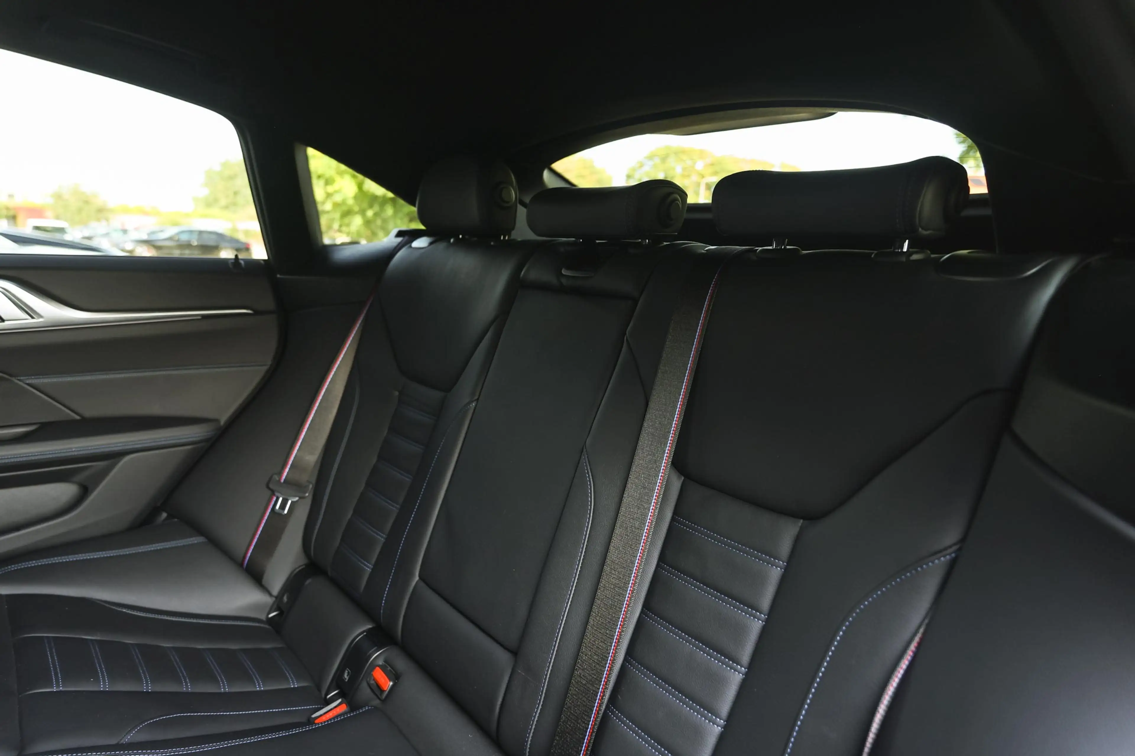 BMW i4 eDrive35 High Executive M Sport / Schuif-kanteldak — photo 13