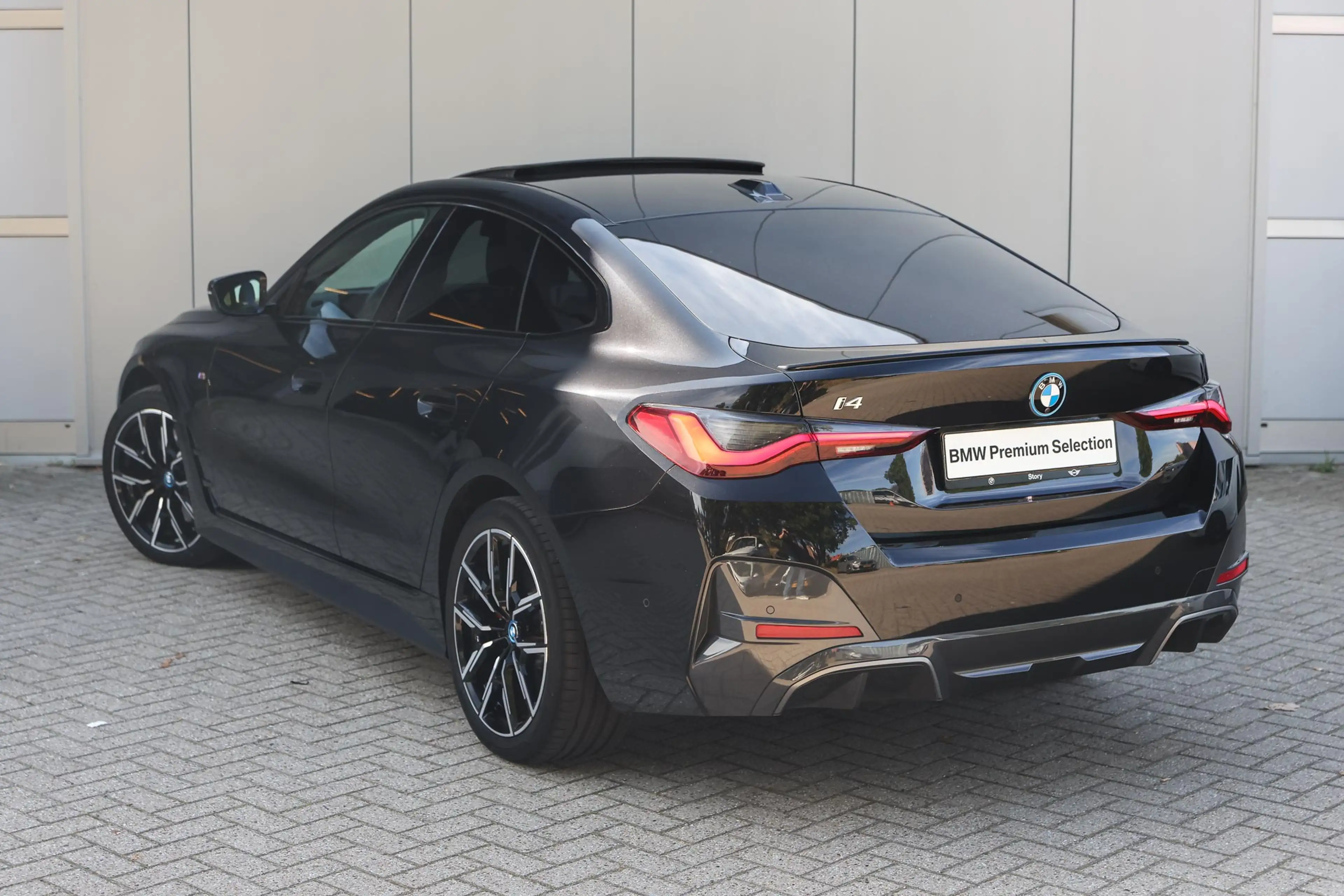 BMW i4 eDrive35 High Executive M Sport / Schuif-kanteldak — photo 2